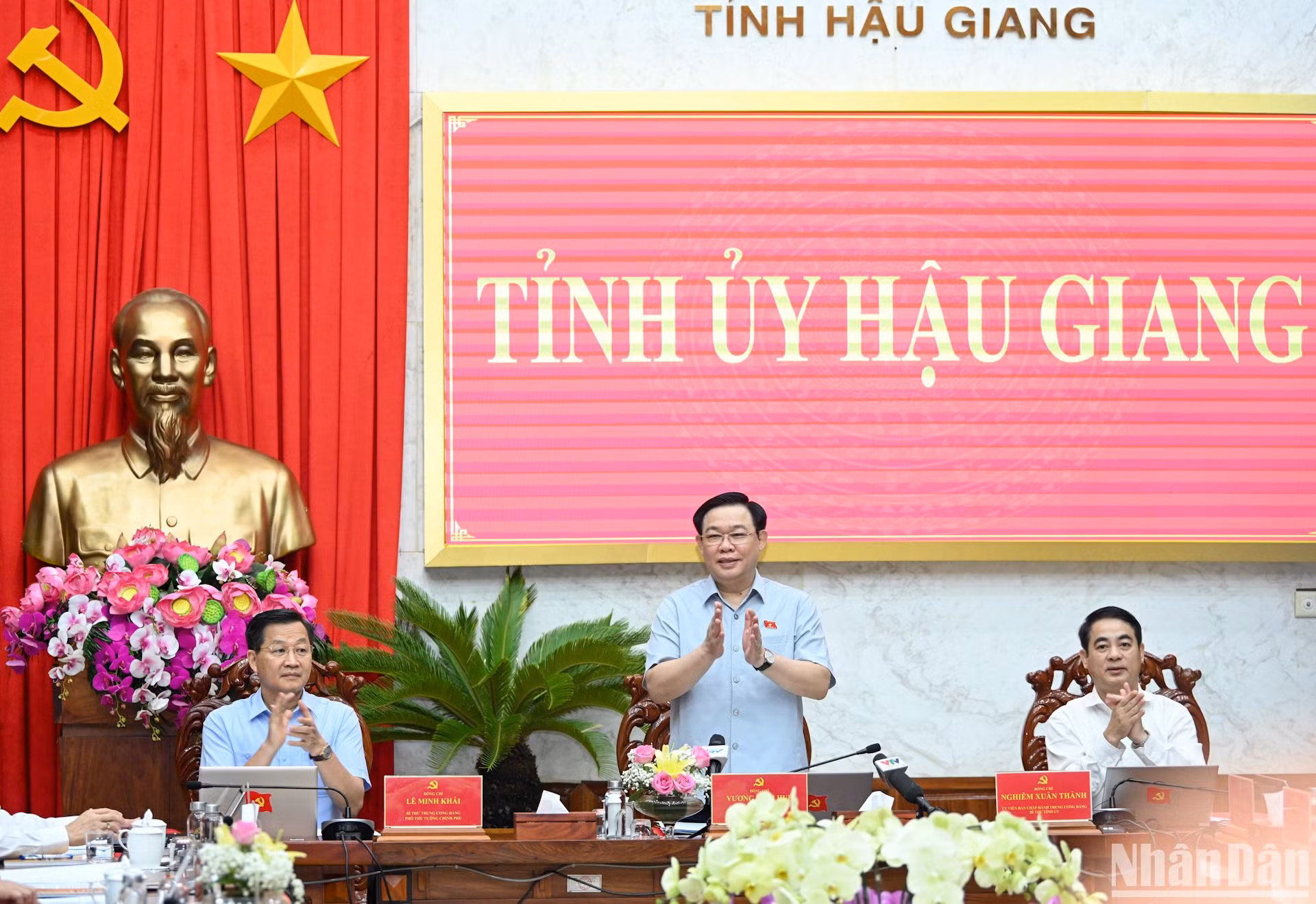 Líder parlamentario vietnamita trabaja con el Comité partidista de Hau Giang