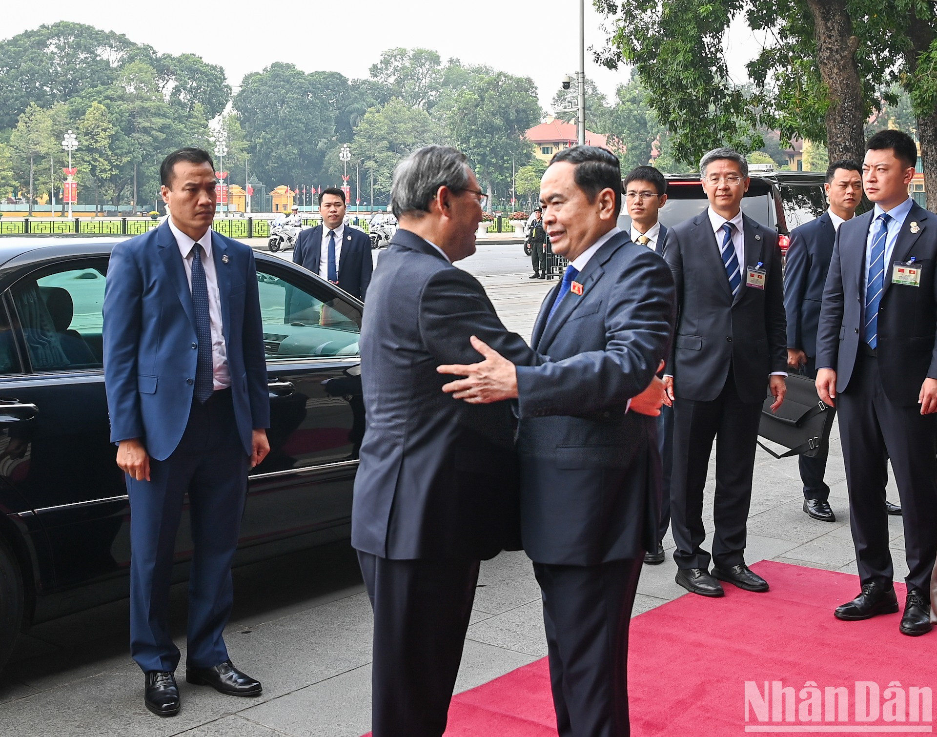 El presidente de la ANV, Tran Thanh Man, recibe al primer ministro chino, Li Qiang. El presidente de la ANV, Tran Thanh Man, recibe al primer ministro chino, Li Qiang.