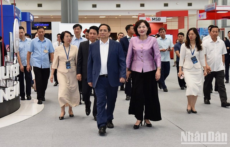 El primer ministro Pham Minh Chinh, presidente del Comité Nacional de Transformación Digital, asiste al Foro de Transformación Digital del sector bancario 2024. El primer ministro Pham Minh Chinh, presidente del Comité Nacional de Transformación Digital, asiste al Foro de Transformación Digital del sector bancario 2024.