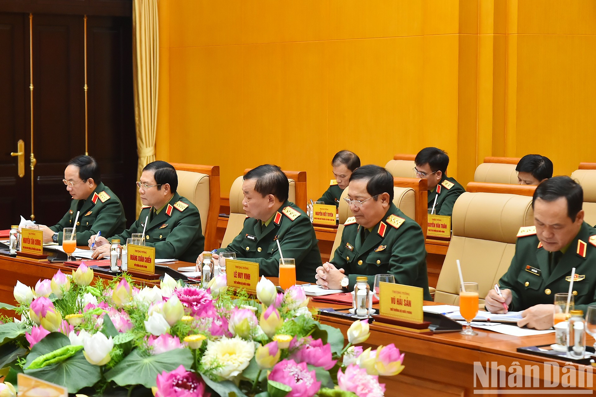 Dirigentes del Ministerio de Defensa en la cita.