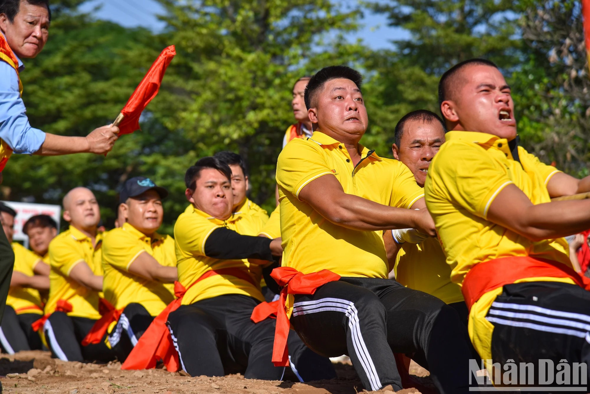 La comunidad de tira y afloja en la cabecera de Huong Canh, distrito de Binh Xuyen, provincia de Vinh Phuc. La comunidad de tira y afloja en la cabecera de Huong Canh, distrito de Binh Xuyen, provincia de Vinh Phuc.