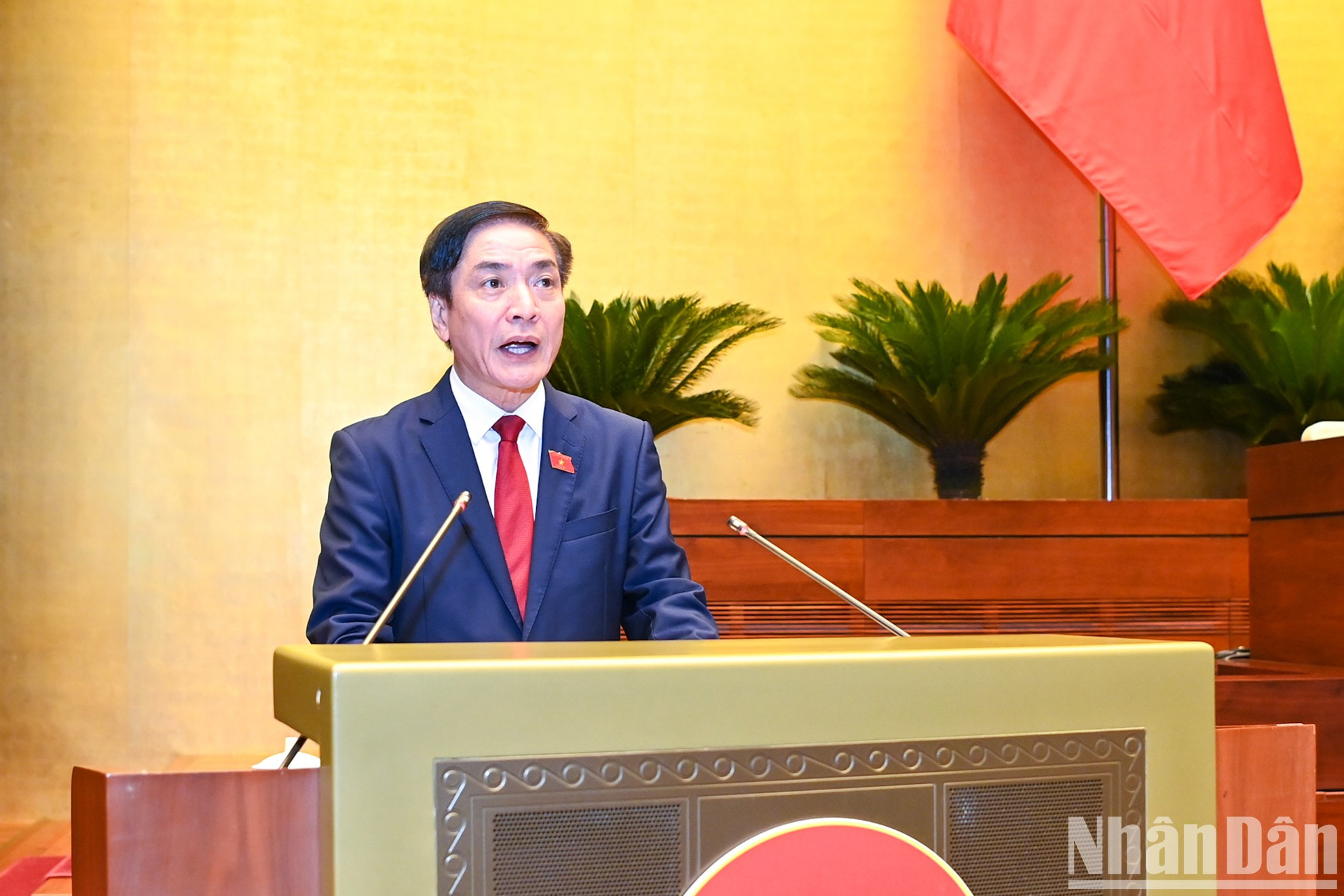 El secretario general de la AN y presidente de la Oficina de este órgano, Bui Van Cuong, habla en la reunión. El secretario general de la AN y presidente de la Oficina de este órgano, Bui Van Cuong, habla en la reunión.