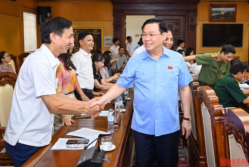 El máximo dirigente legislativo y los funcionarios principales de la provincia. El máximo dirigente legislativo y los funcionarios principales de la provincia.