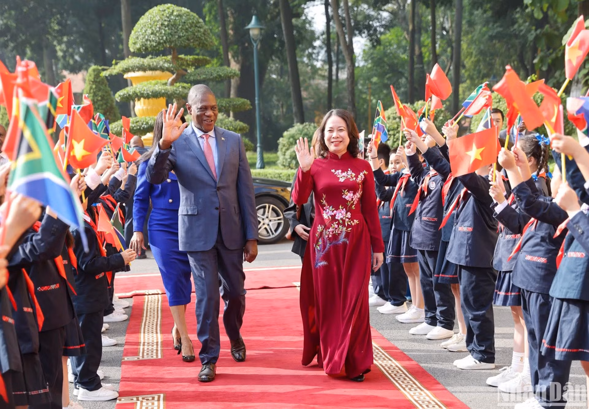 [Foto] Vicepresidenta vietnamita conversa con su similar sudafricano 
