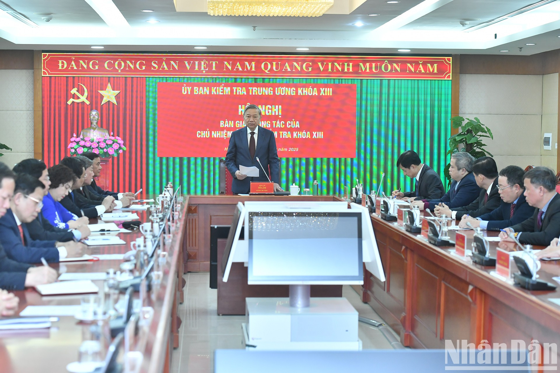 [Foto] Líder partidista preside conferencia de relevo de dirección de Comisión de Control Disciplinario del PCV ảnh 2