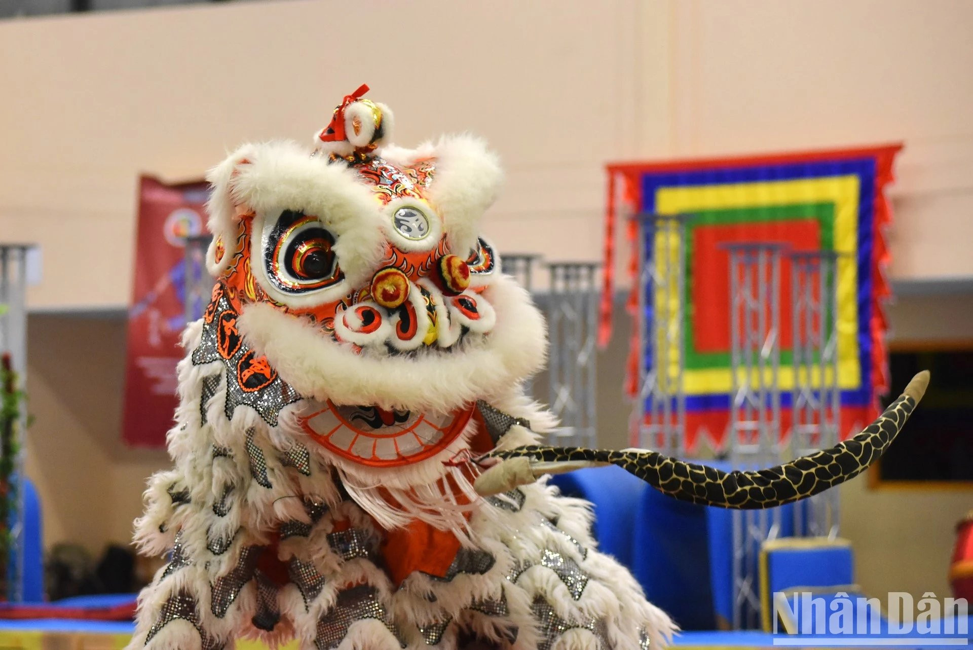 Los movimientos del unicornio, el león y el dragón expresan emociones diferentes, como el sueño, la vigilia, la felicidad, la tristeza, la excitación, la curiosidad, la ira, el miedo o la duda.