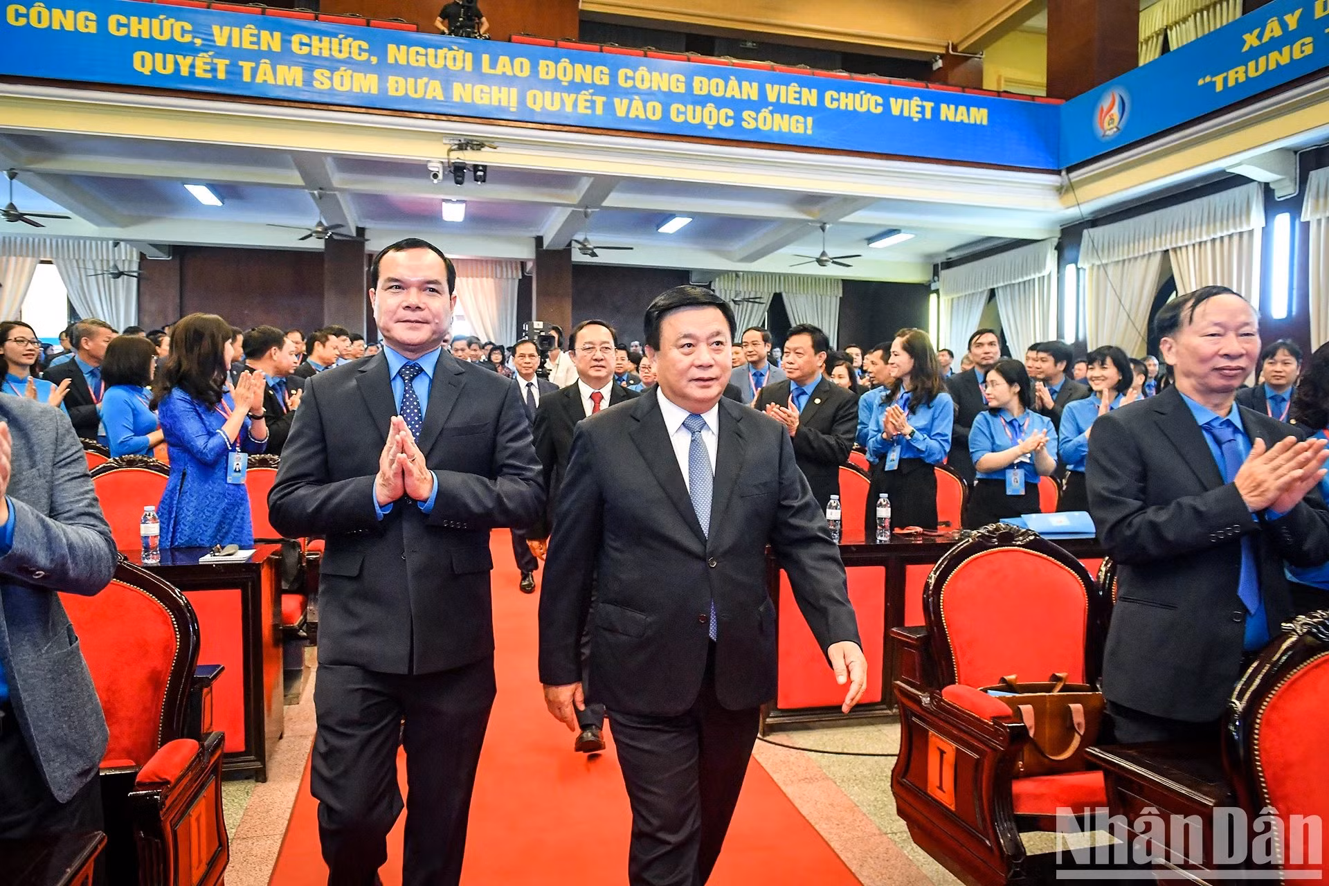 El miembro del Buró Político y director de la Academia de Política Nacional Ho Chi Minh, Nguyen Xuan Thang, asiste a la reunión.