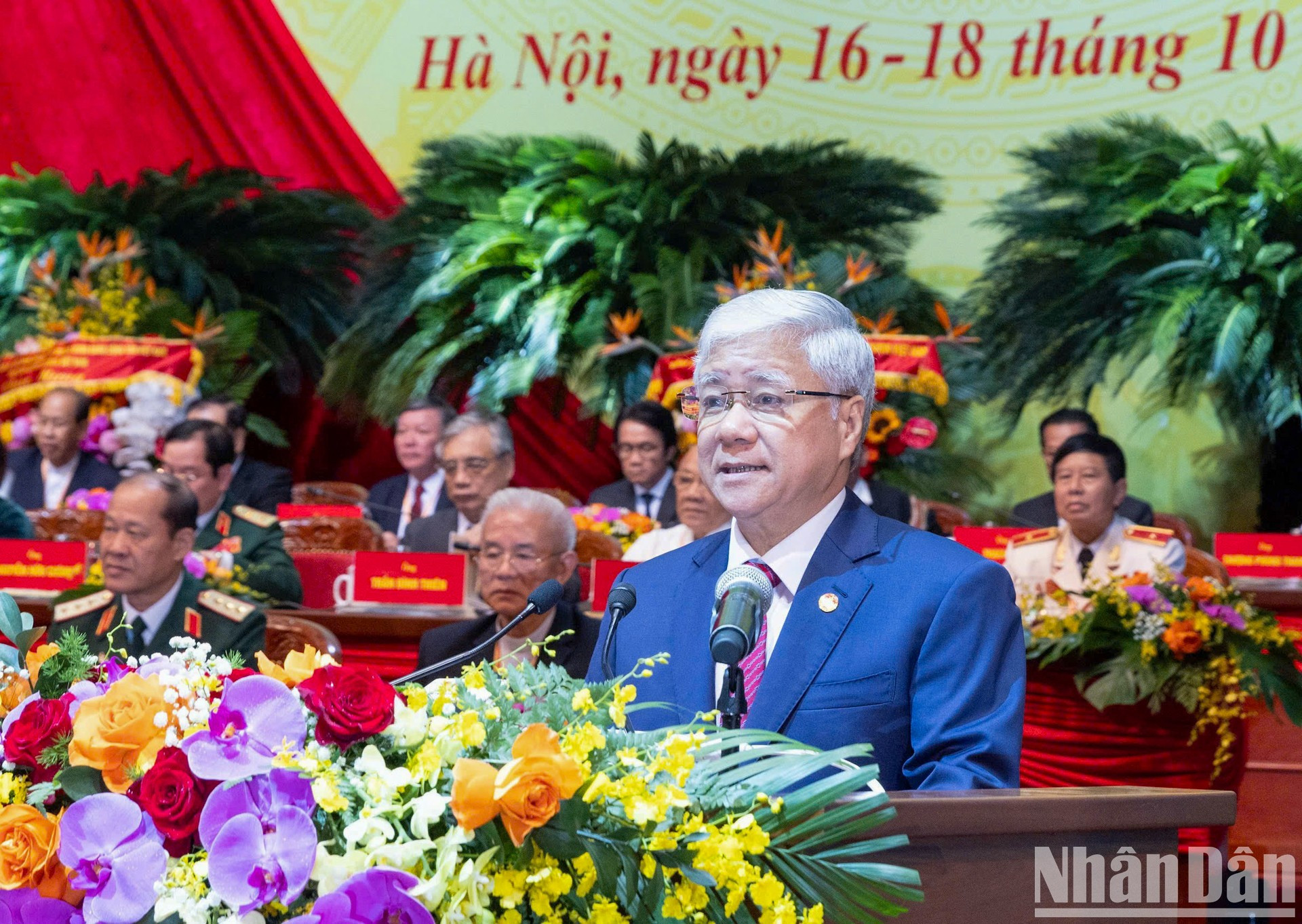El presidente del Comité Central del FPV, Do Van Chien, pronuncia el discurso de apertura del Congreso.