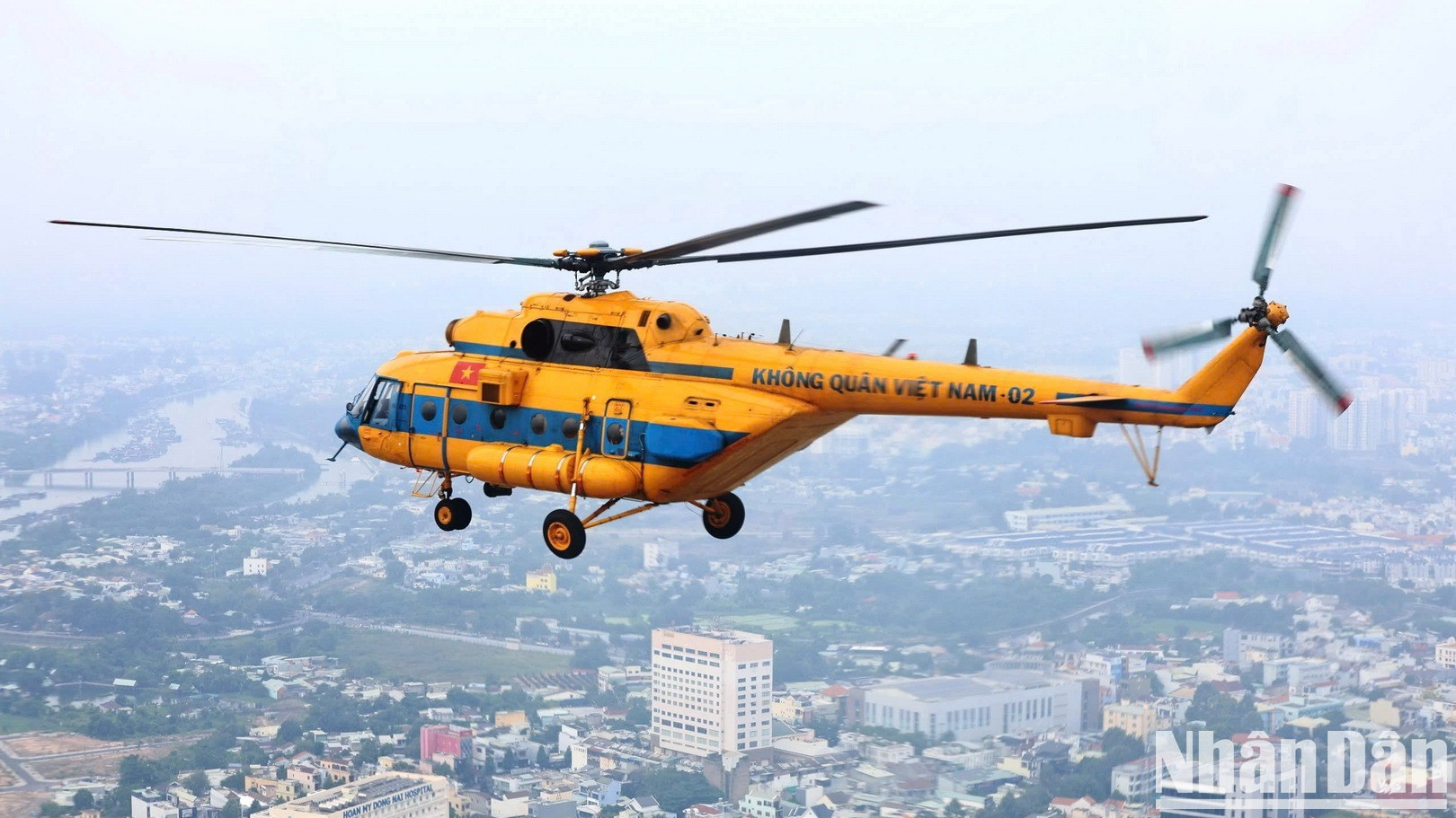 Fuerzas aéreas ensayan para celebración del 50º aniversario de reunificación de Vietnam ảnh 3 Fuerzas aéreas ensayan para celebración del 50º aniversario de reunificación de Vietnam ảnh 3