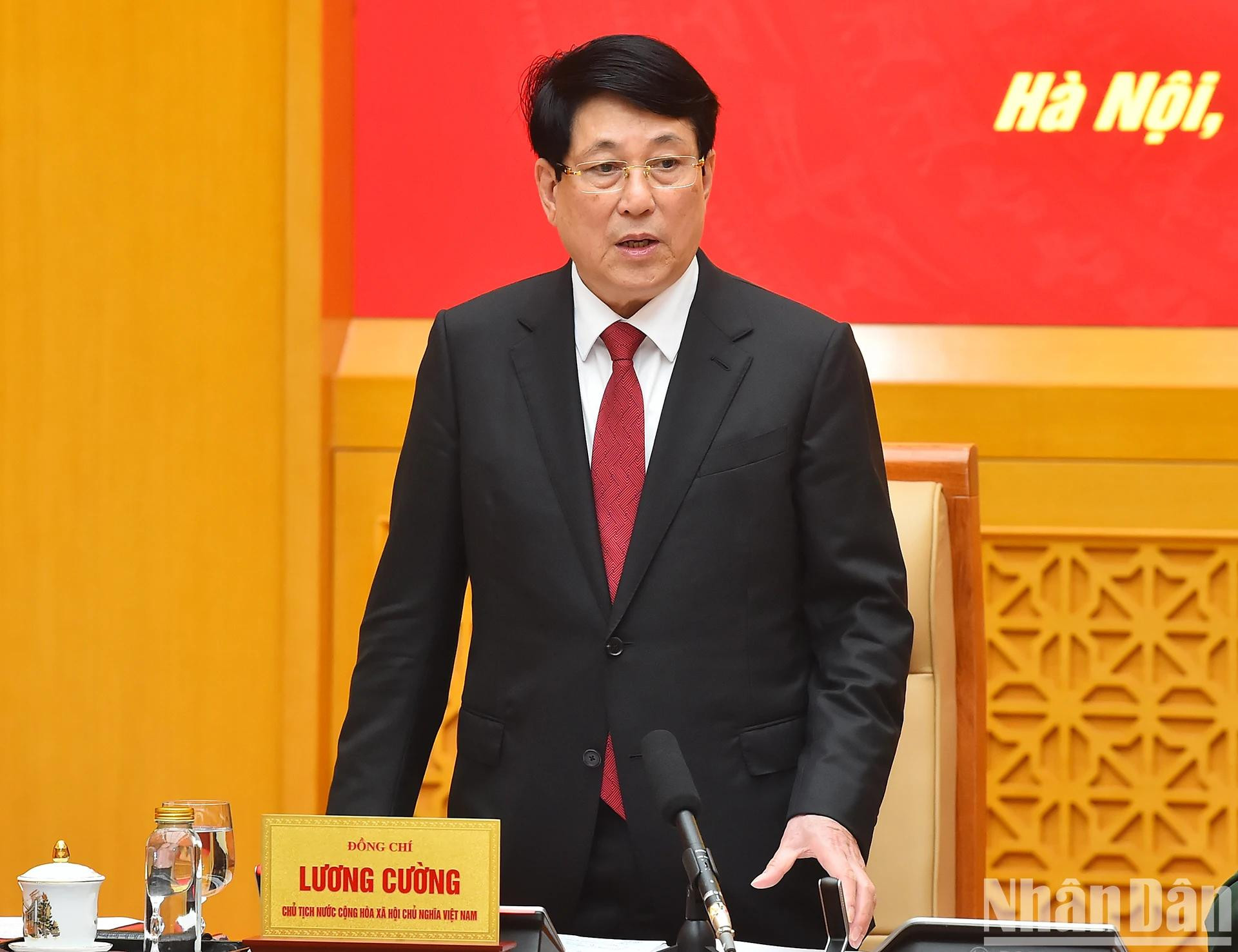 El presidente Luong Cuong pronuncia un discurso en la reunión.