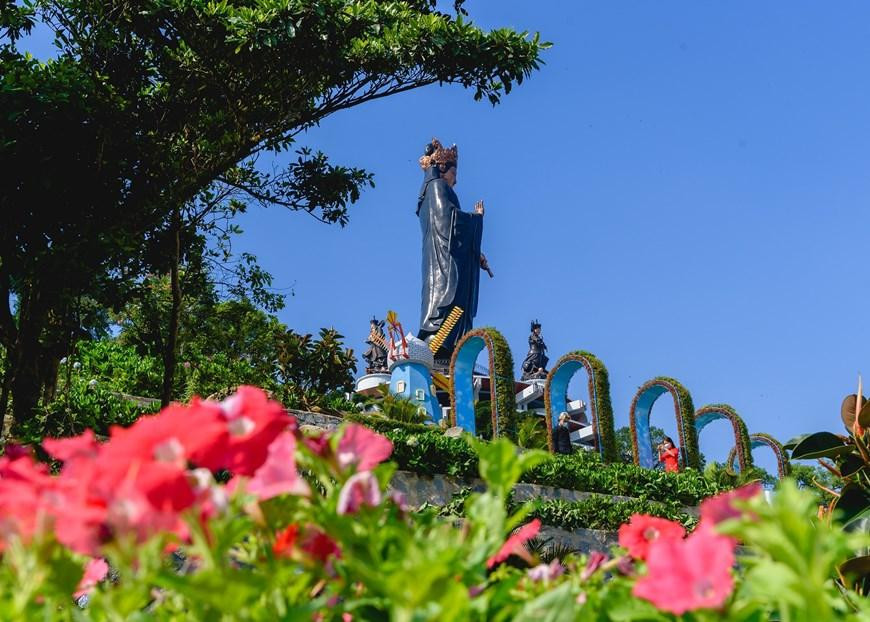 La estatua de Buda Tay Bo Da Son se sitúa en la cima de la montaña de Ba Den. (Fotografía: VNA)