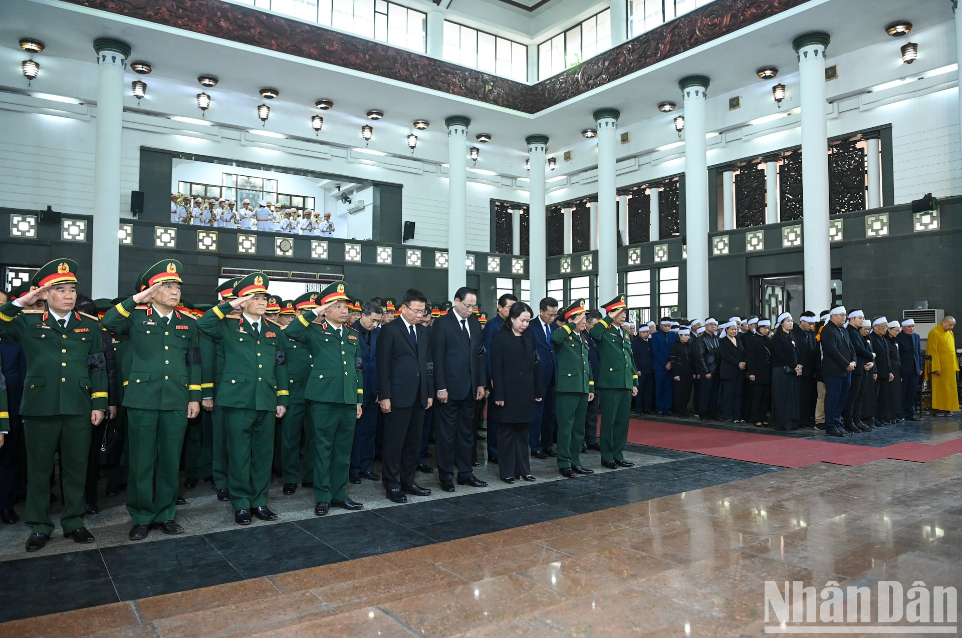 Minuto de silencio en memoria del general Nguyen Quyet.