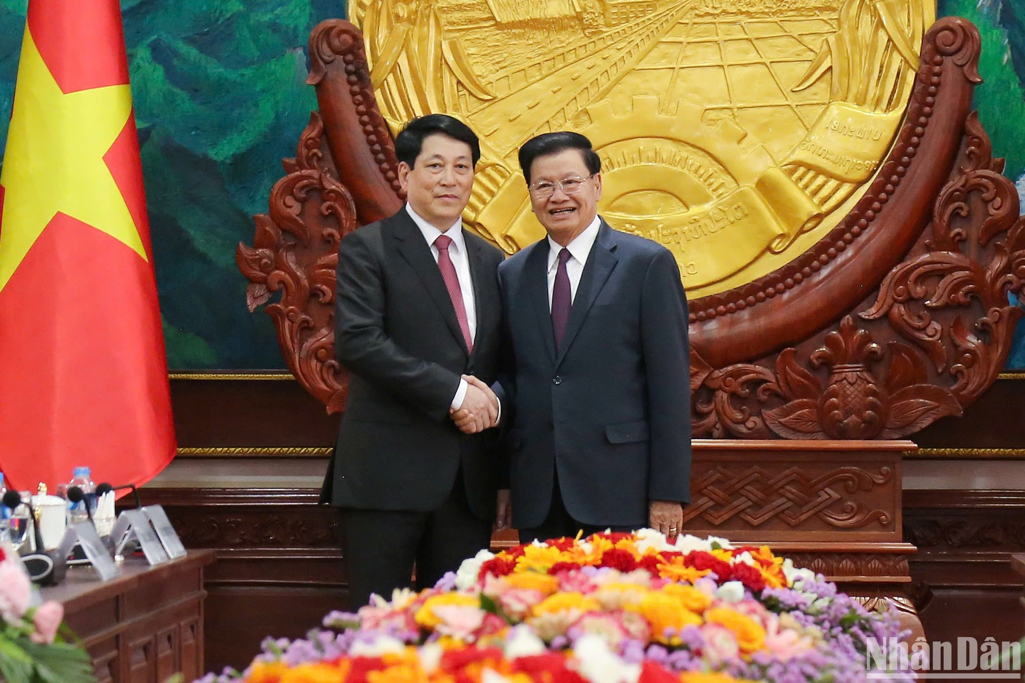 El presidente Luong Cuong se reúne con el secretario general del Partido Popular Revolucionario de Laos y presidente de ese país, Thongloun Sisoulith. El presidente Luong Cuong se reúne con el secretario general del Partido Popular Revolucionario de Laos y presidente de ese país, Thongloun Sisoulith.