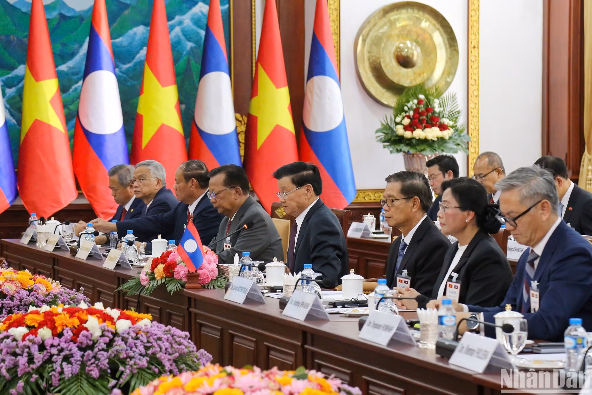 Delegación laosiana de alto rango en las conversaciones.