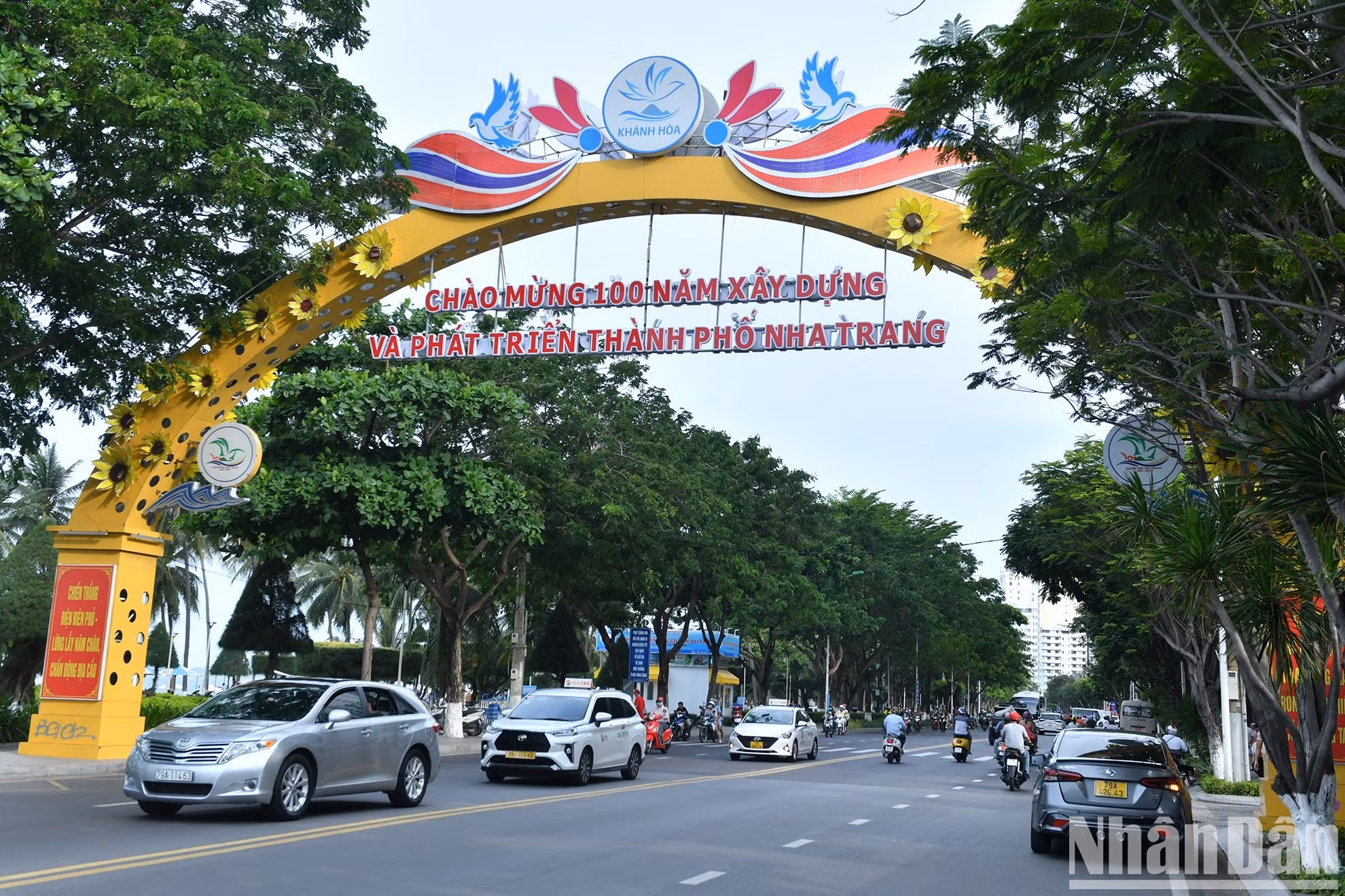 El gobierno de Nha Trang comemoró el 2 de abril el centenario de fundación y desarrollo de la ciudad (1924-2024).