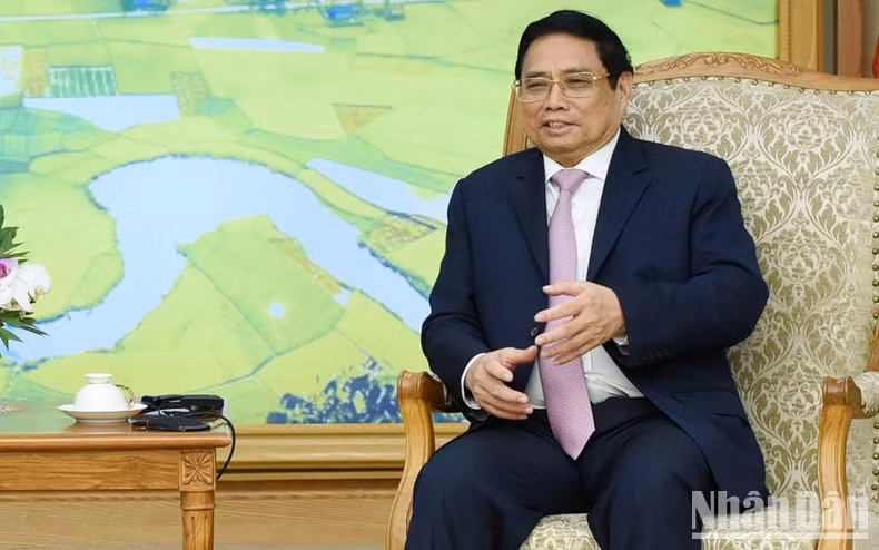 Minh Chinh habla en el encuentro.