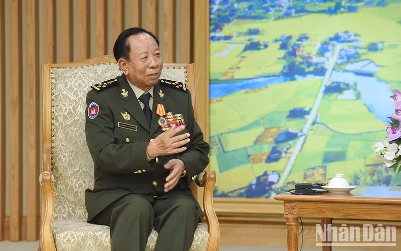 El general Tea Banh, viceprimer ministro y titular de Defensa de Camboya, habla en la cita.