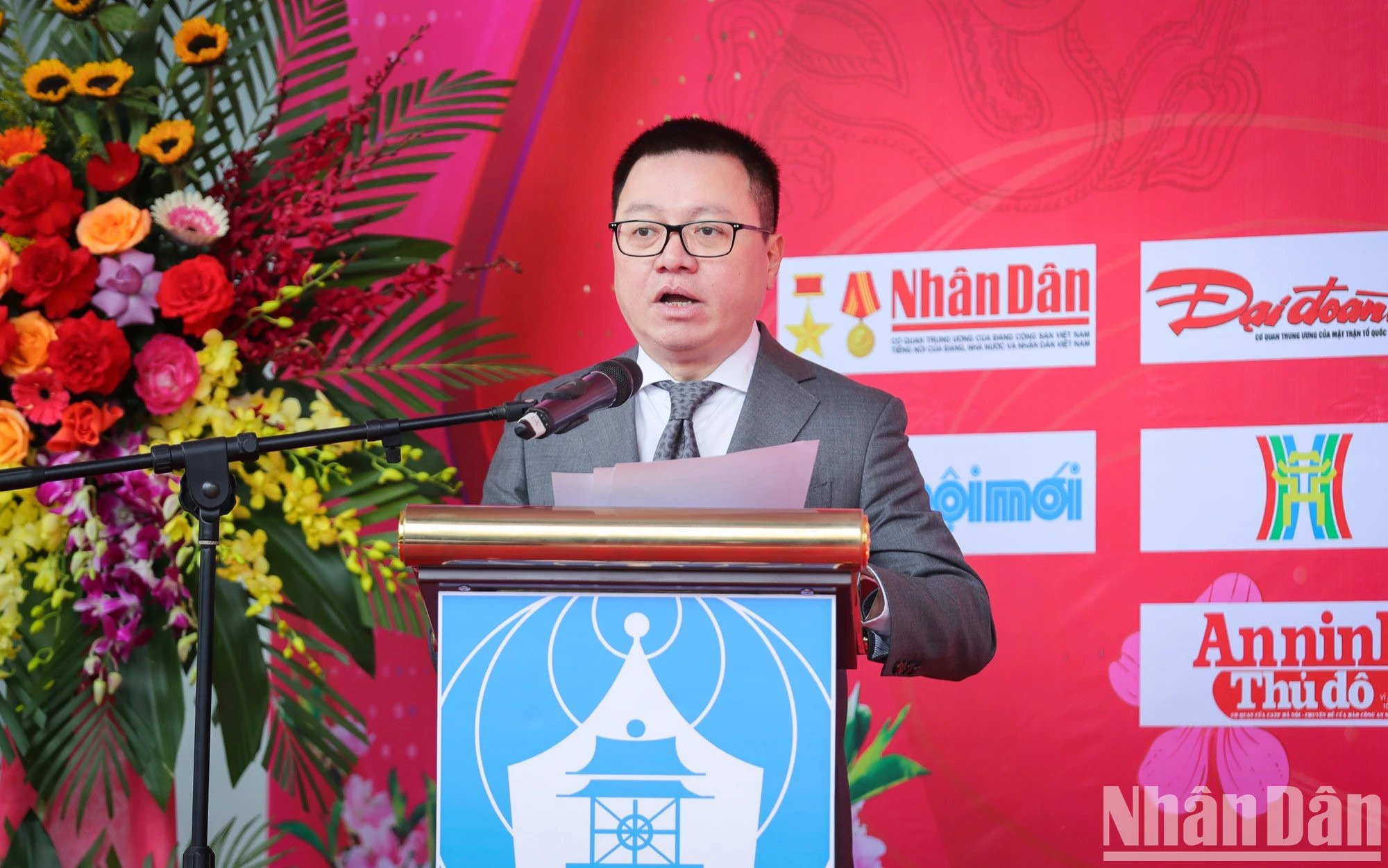 Le Quoc Minh, miembro del Comité Central del Partido y subjefe de su Comisión de Comunicación y Educación, presidente- editor del periódico Nhan Dan y titular de la Asociación de Periodistas del país, habla en el evento. Le Quoc Minh, miembro del Comité Central del Partido y subjefe de su Comisión de Comunicación y Educación, presidente- editor del periódico Nhan Dan y titular de la Asociación de Periodistas del país, habla en el evento.