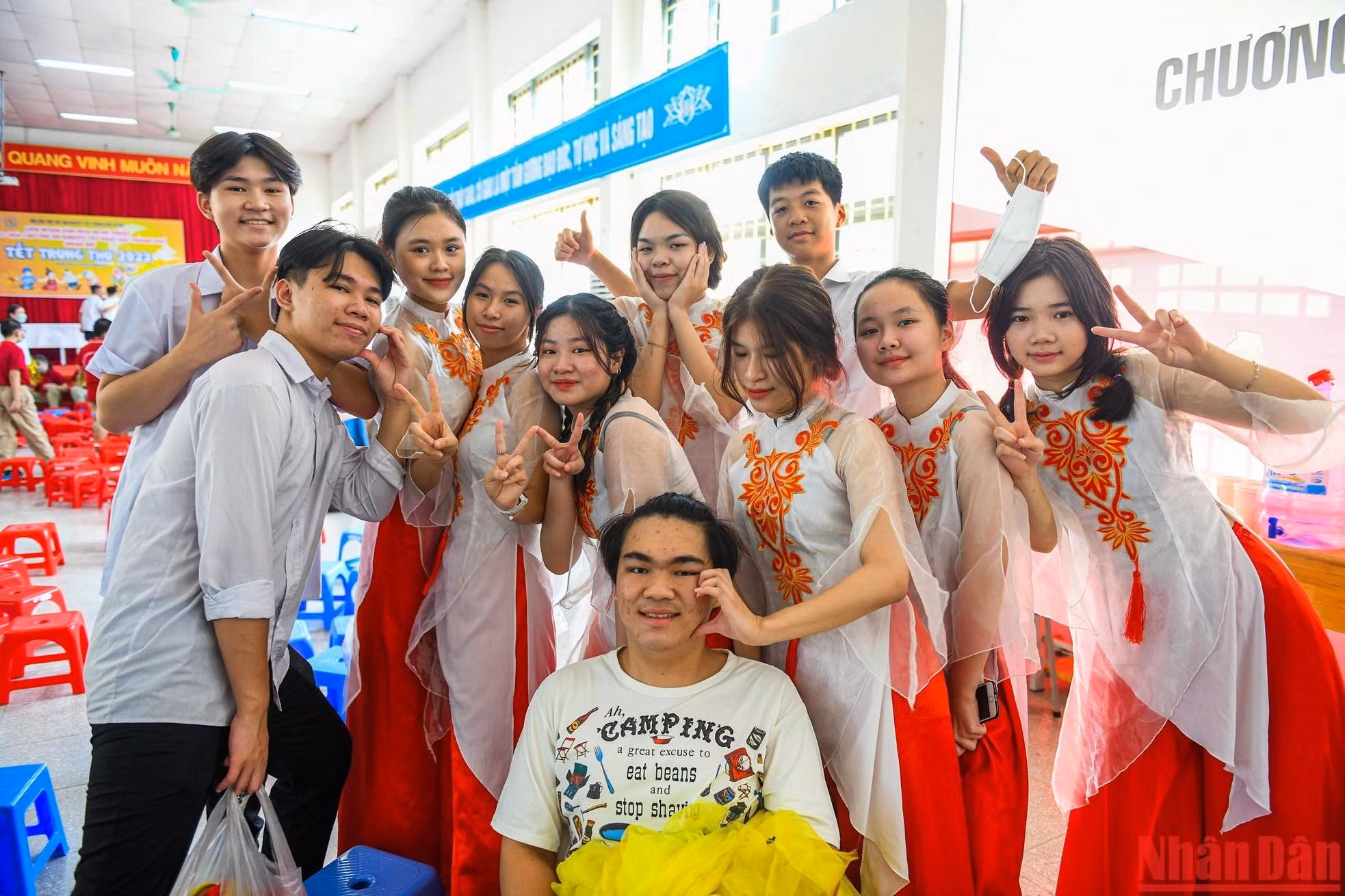 Sonrisas relucientes de alumnos discapacitados en la Fiesta del Medio Otoño 2022.