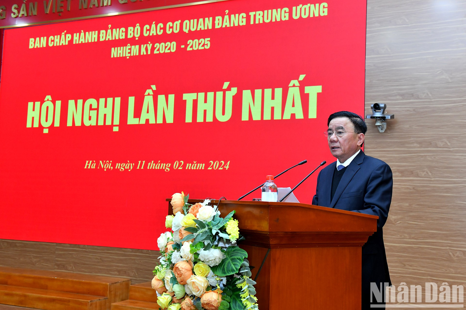 Tran Cam Tu habla en la conferencia.