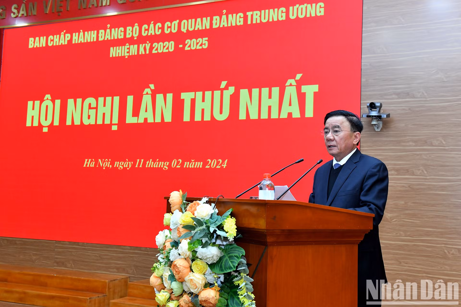 Tran Cam Tu habla en la conferencia. Tran Cam Tu habla en la conferencia.