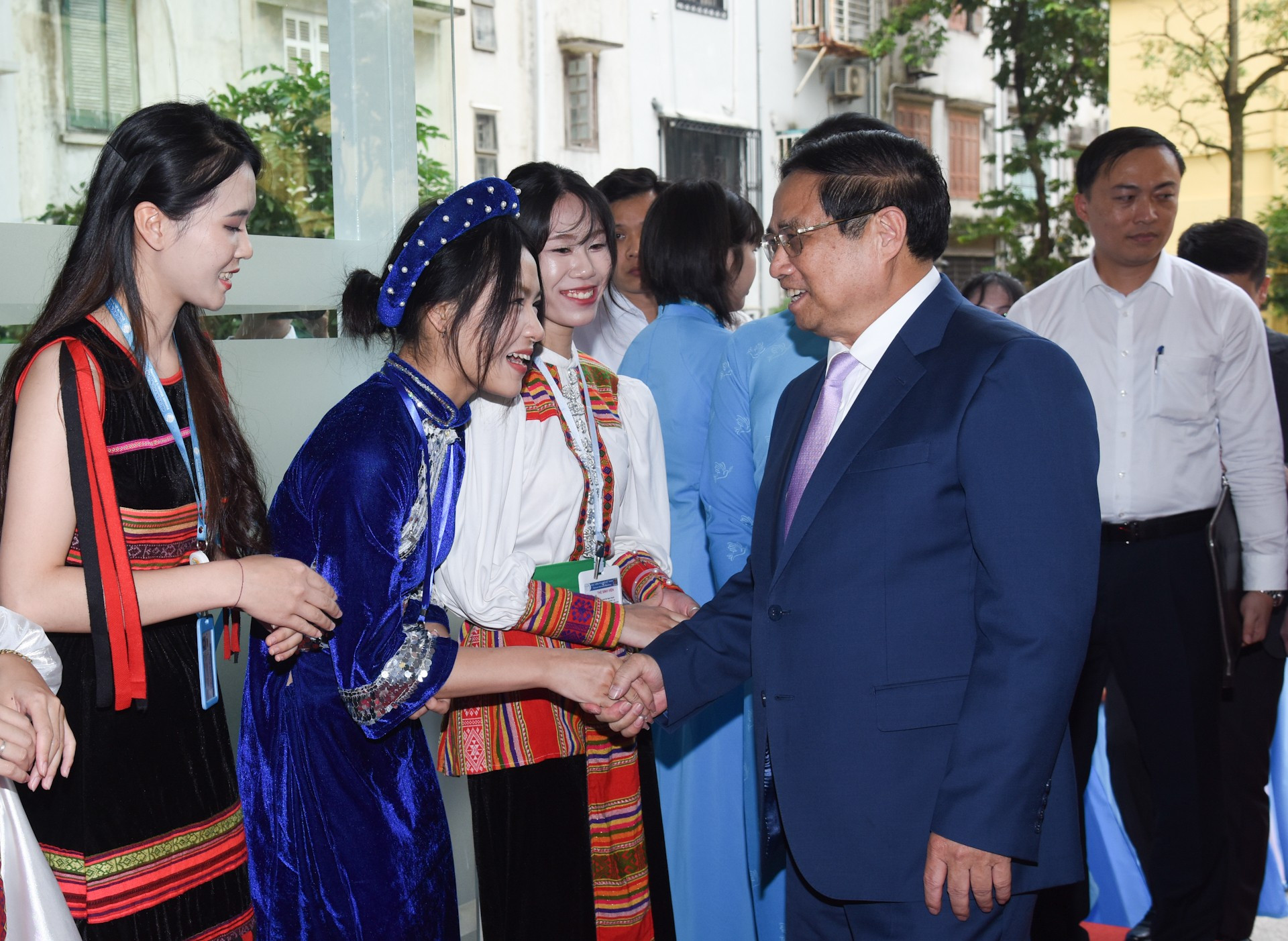 El primer ministro Pham Minh Chinh visita y felicita a los profesores y estudiantes de la Academia de Mujeres de Vietnam. El primer ministro Pham Minh Chinh visita y felicita a los profesores y estudiantes de la Academia de Mujeres de Vietnam.