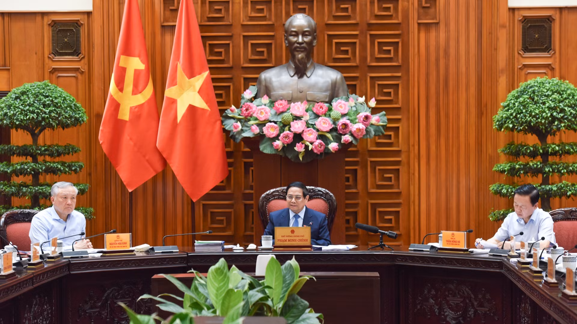 [Foto] Premier vietnamita preside reunión sobre preparativos de las negociaciones comerciales con Estados Unidos