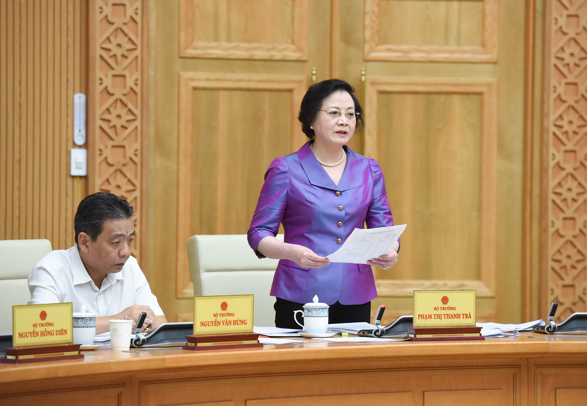 La ministra del Interior, Pham Thi Thanh Tra, hace uso de la palabra en la actividad.