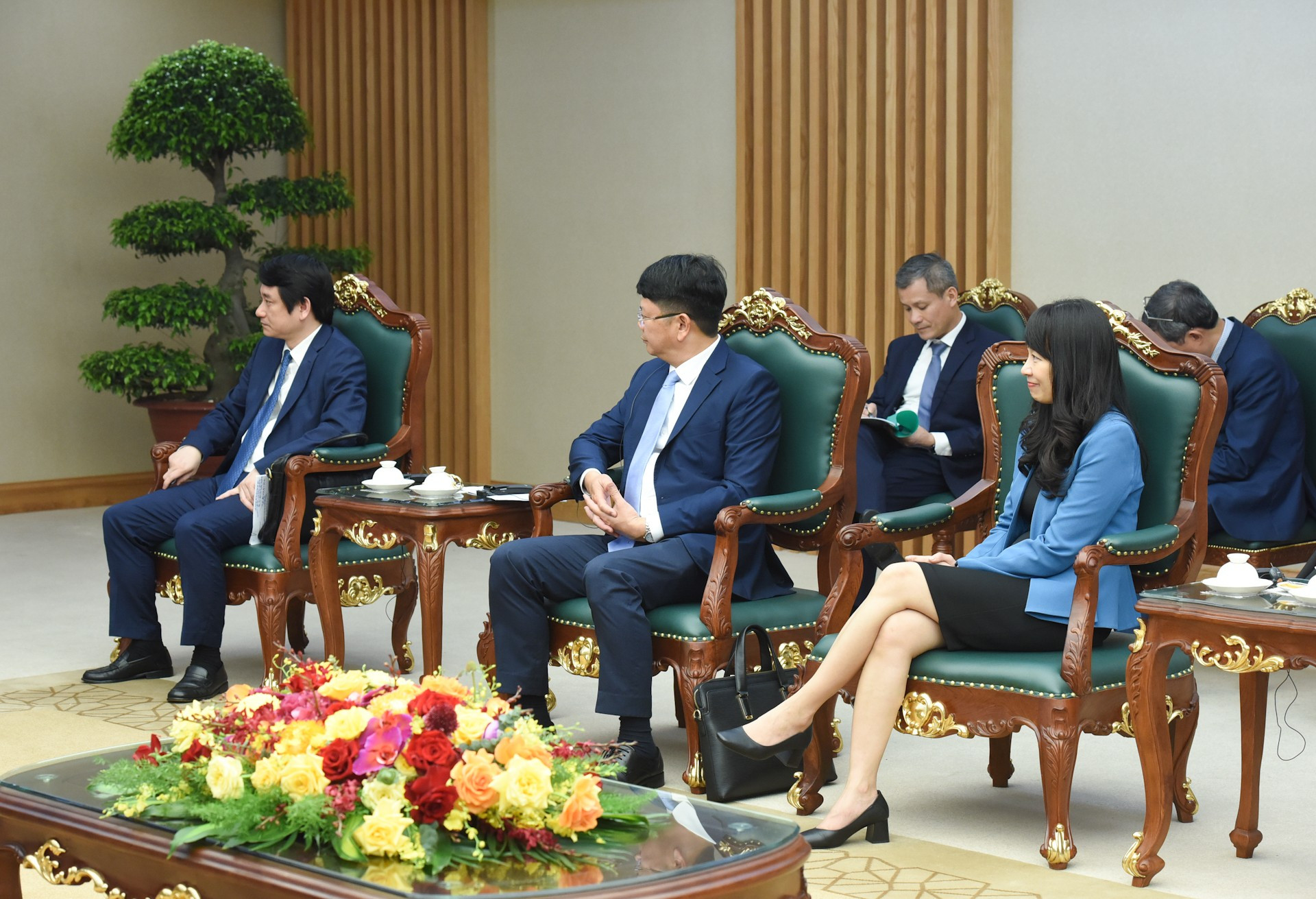 Representantes de los ministerios y organismos del Gobierno de Vietnam al encuentro.