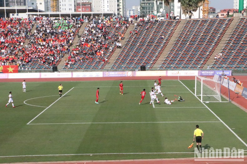 El primer gol de Sub-22 de Vietnam contra su rival birmano hizo vitorear a las gradas.