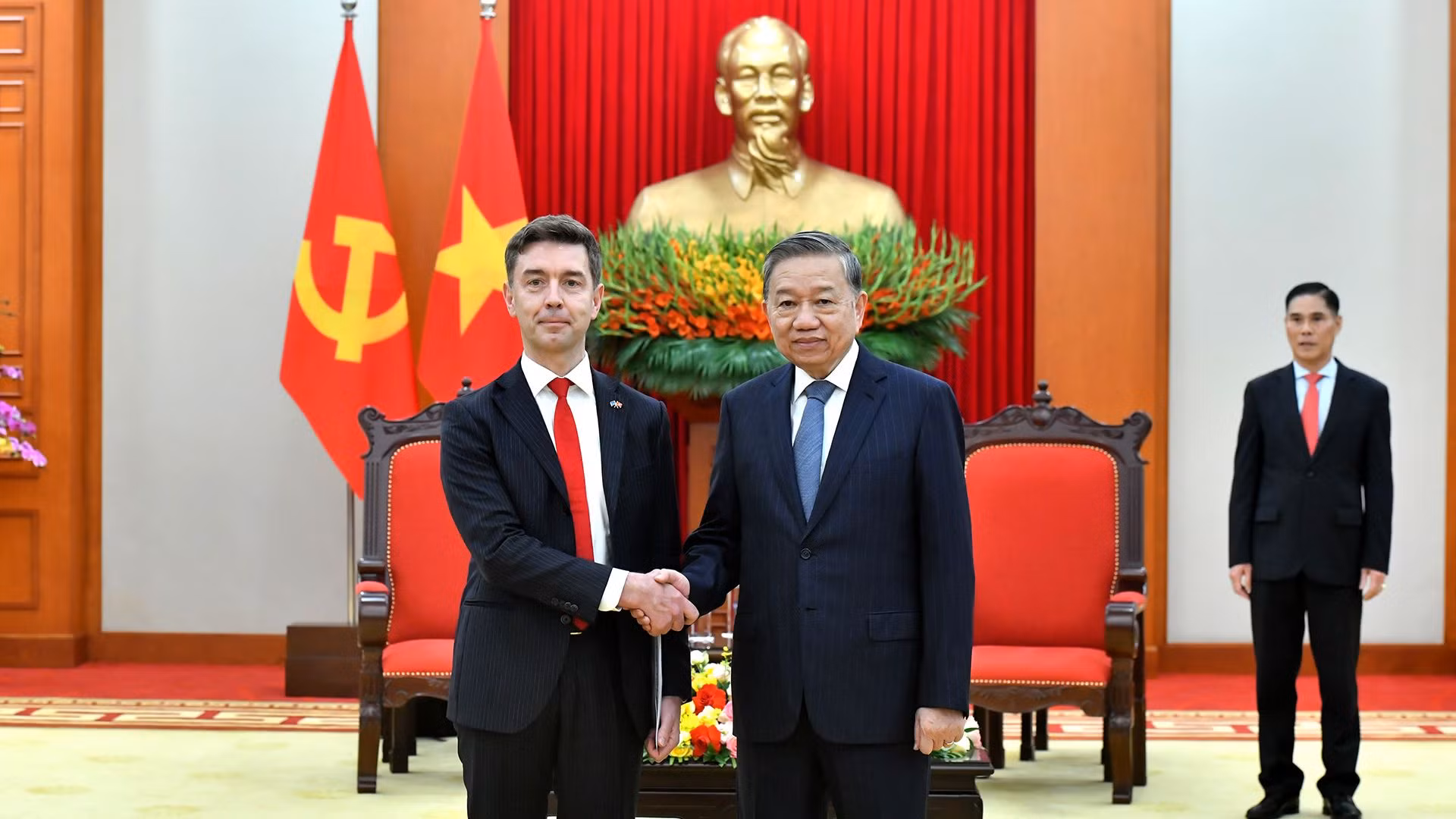 [Foto] Máximo dirigente partidista vietnamita recibe al embajador de Unión Europea en Vietnam
