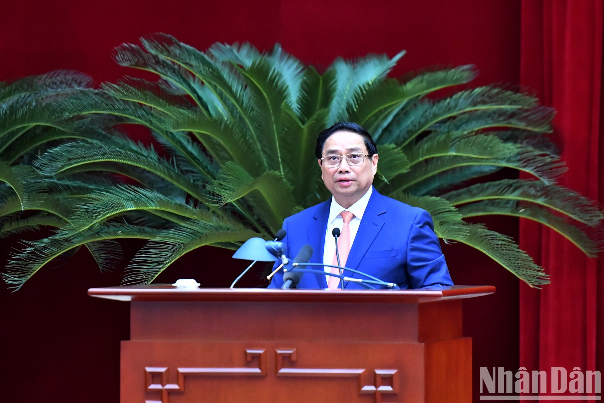 El primer ministro Pham Minh Chinh, preside la reunión. El primer ministro Pham Minh Chinh, preside la reunión.