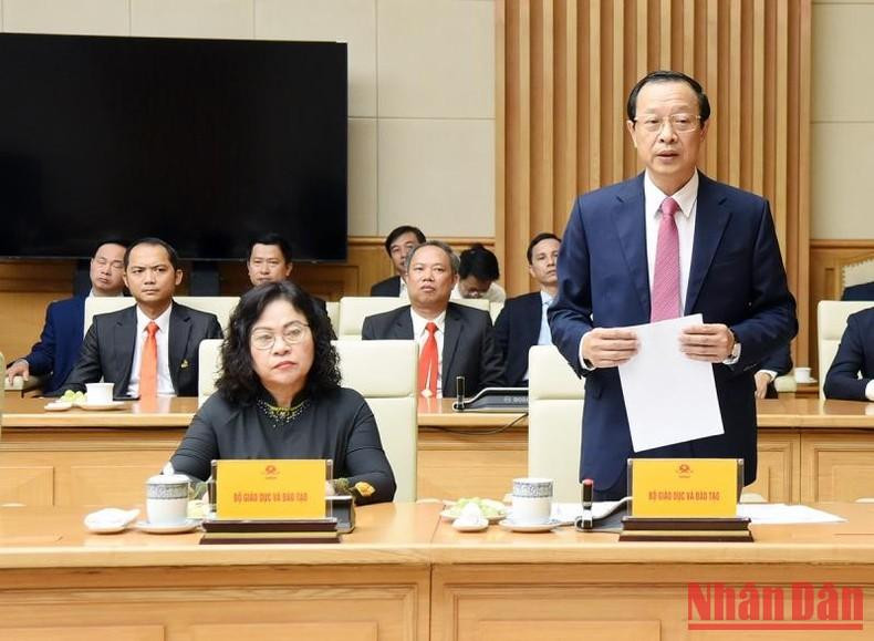 El viceministro de Educación y Formación Pham Ngoc Thuong interviene en el acto.