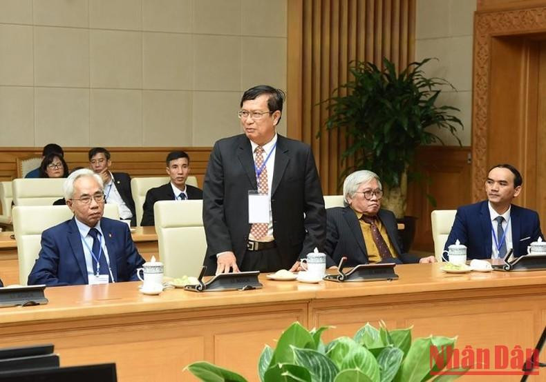 Vo Van Sen, profesor de la Universidad Nacional de Ciudad Ho Chi Minh, pronuncia un discurso.