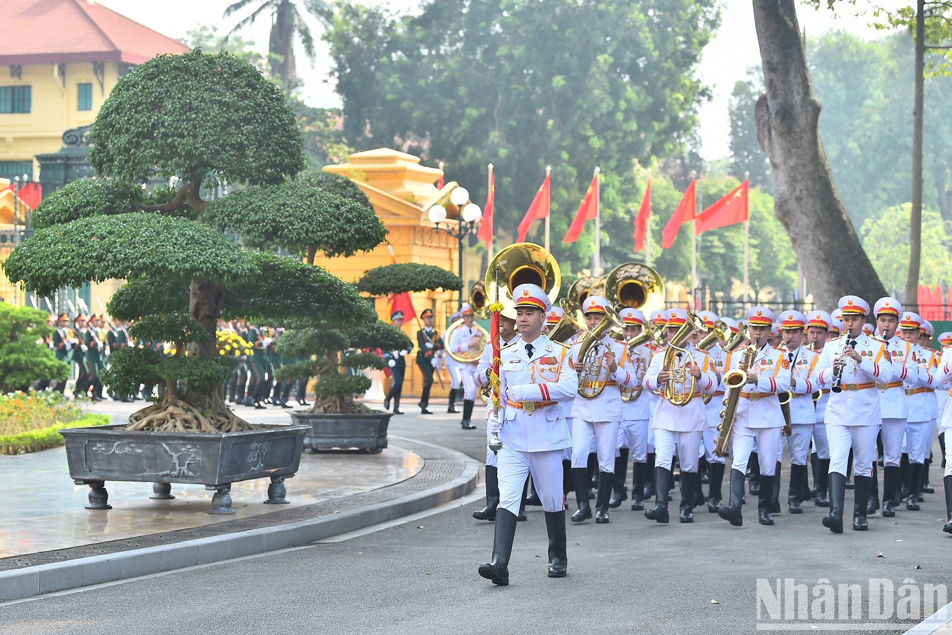 La Banda Militar del Ejército Popular de Vietnam en la ceremonia de bienvenida. La Banda Militar del Ejército Popular de Vietnam en la ceremonia de bienvenida.