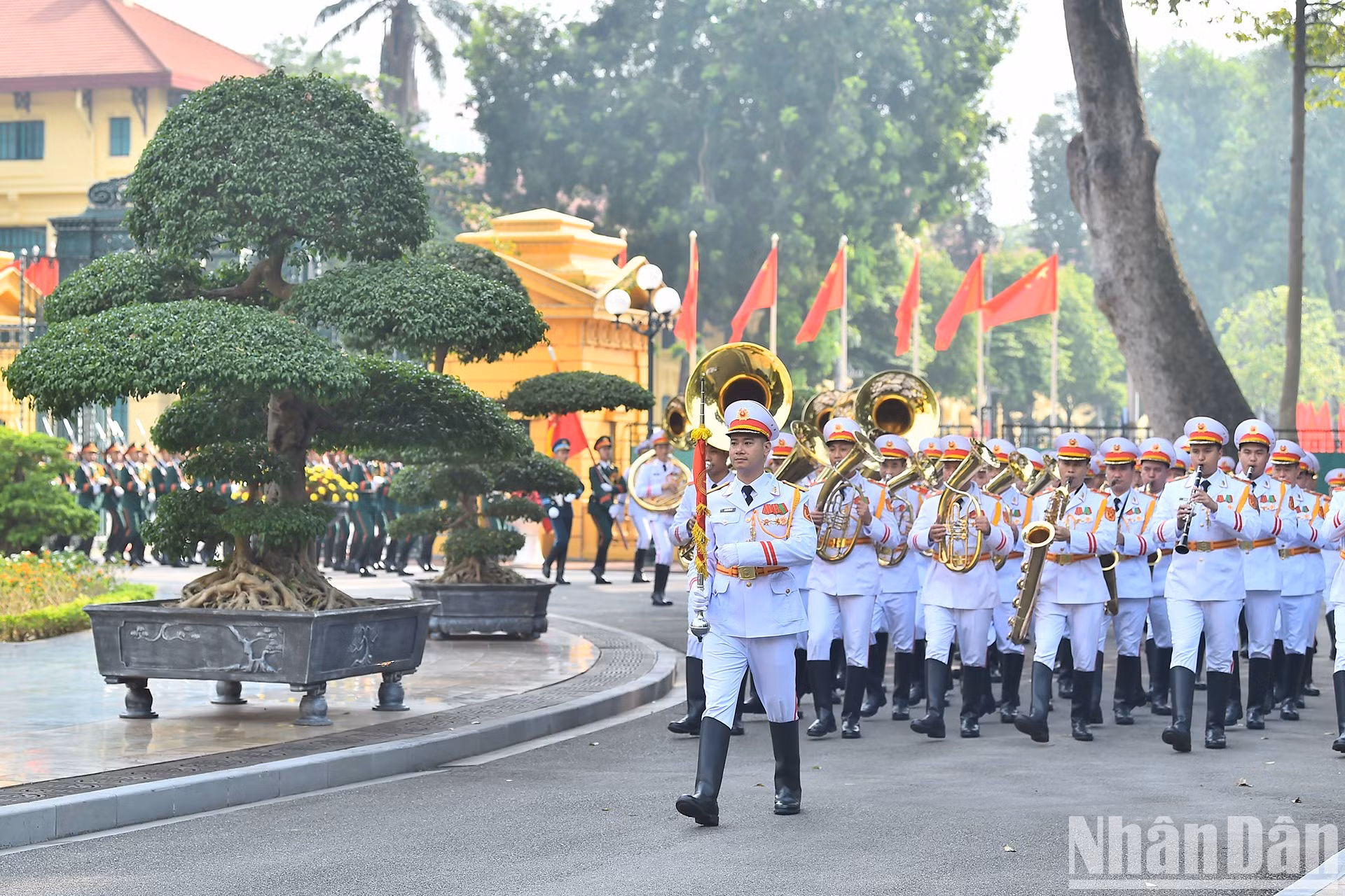 La Banda Militar del Ejército Popular de Vietnam en la ceremonia de bienvenida.