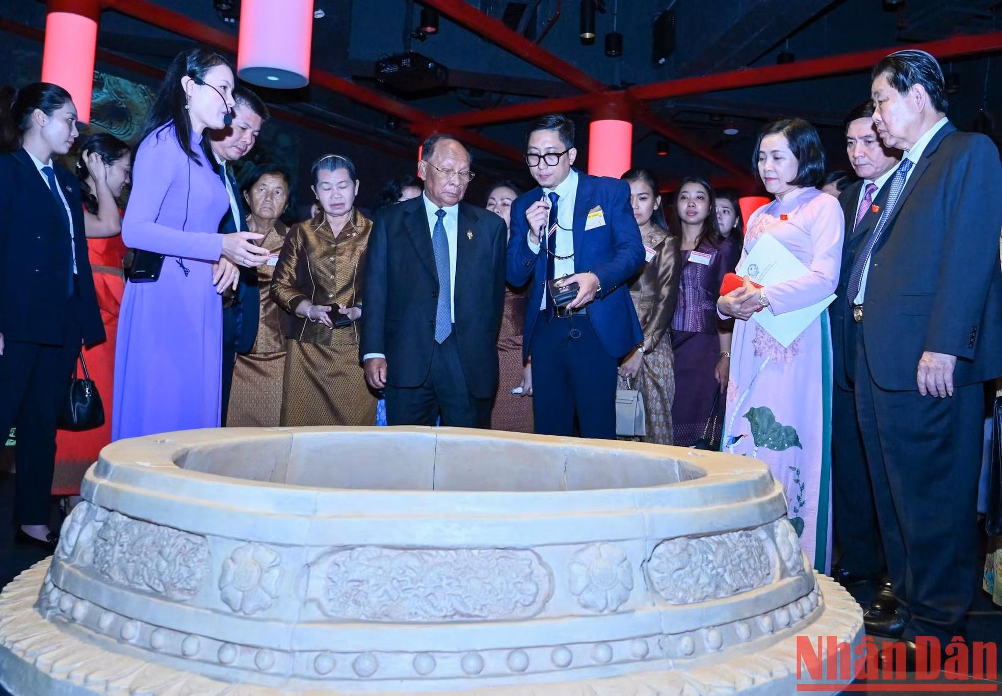 Máximo dirigente parlamentario camboyano visita Casa de la Asamblea Nacional de Vietnam