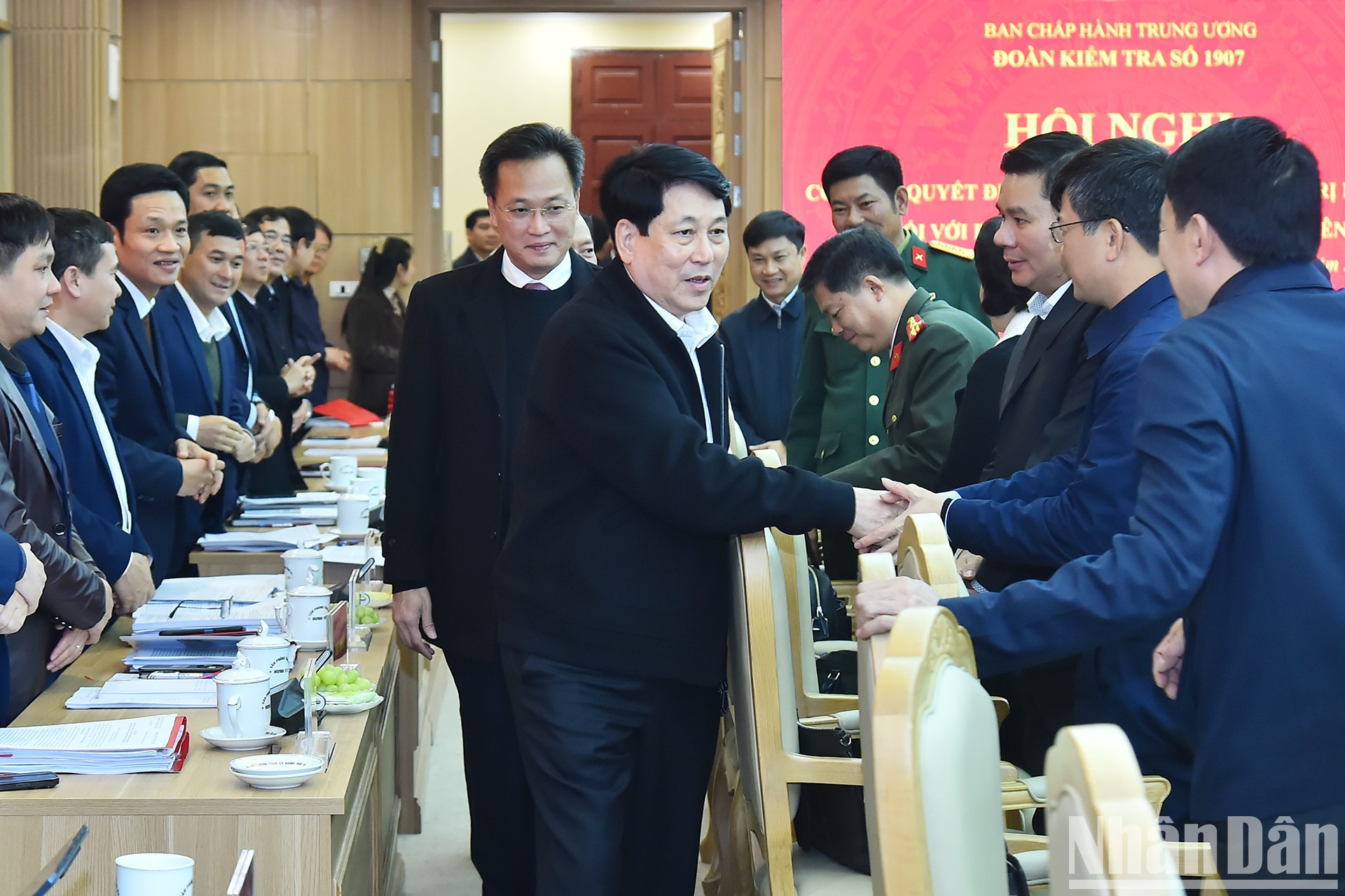 El presidente Luong Cuong y los delegados en la conferencia. El presidente Luong Cuong y los delegados en la conferencia.