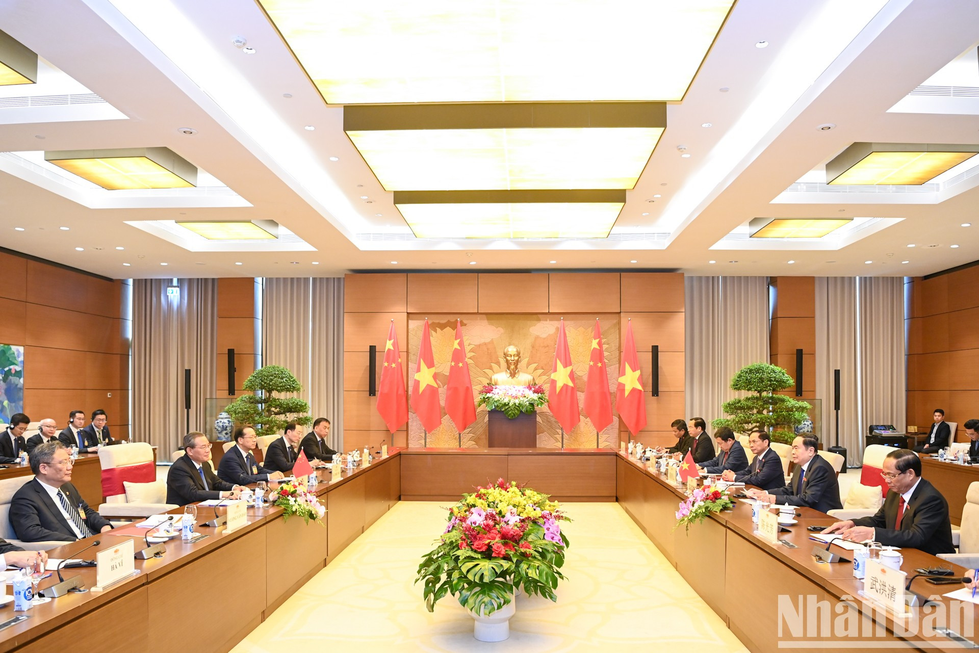 Escena de la reunión. Escena de la reunión.