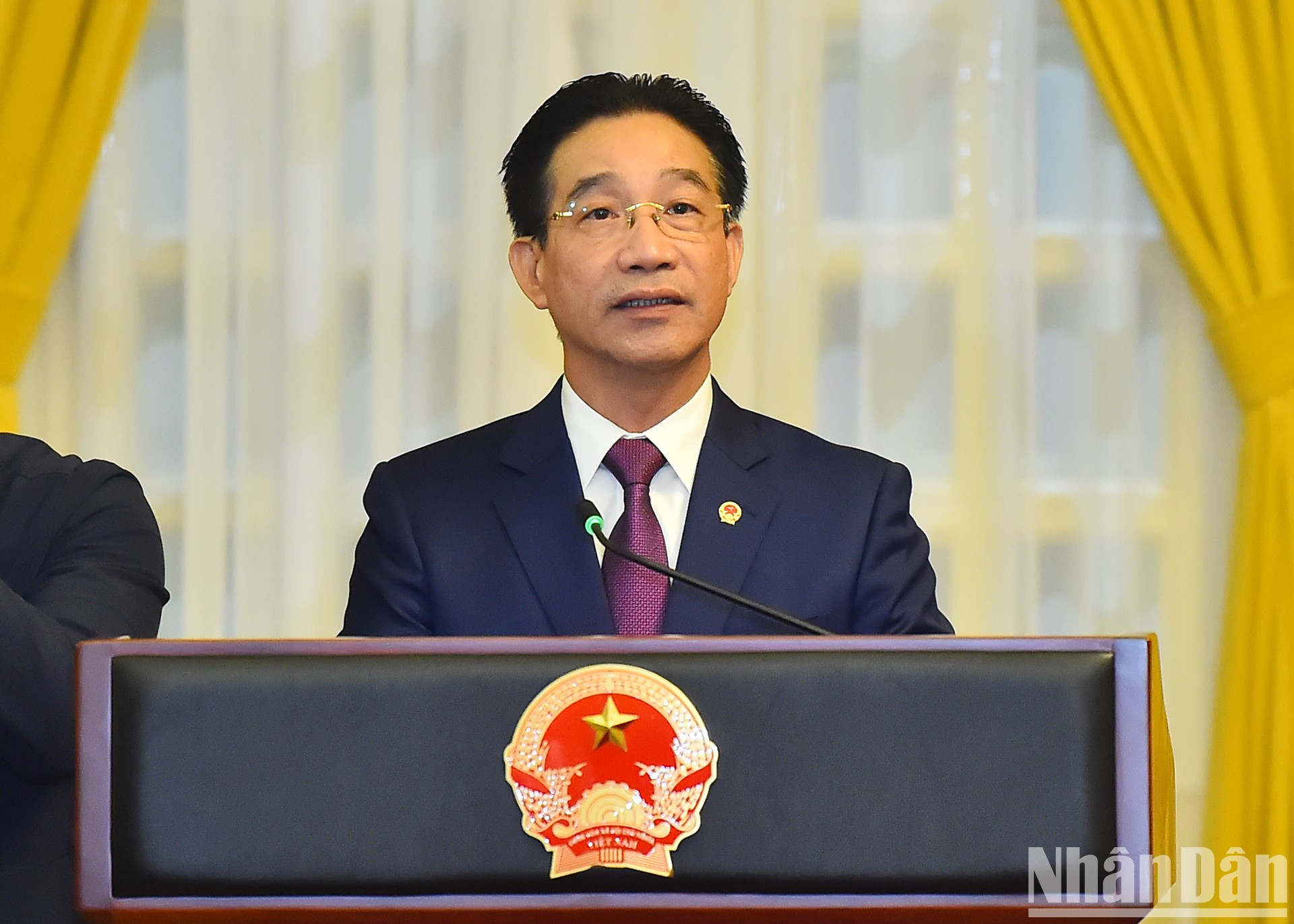 Autorizado por el presidente vietnamita, el jefe adjunto de la Oficina del Presidente, Pham Thanh Ha, anuncia la decisión.