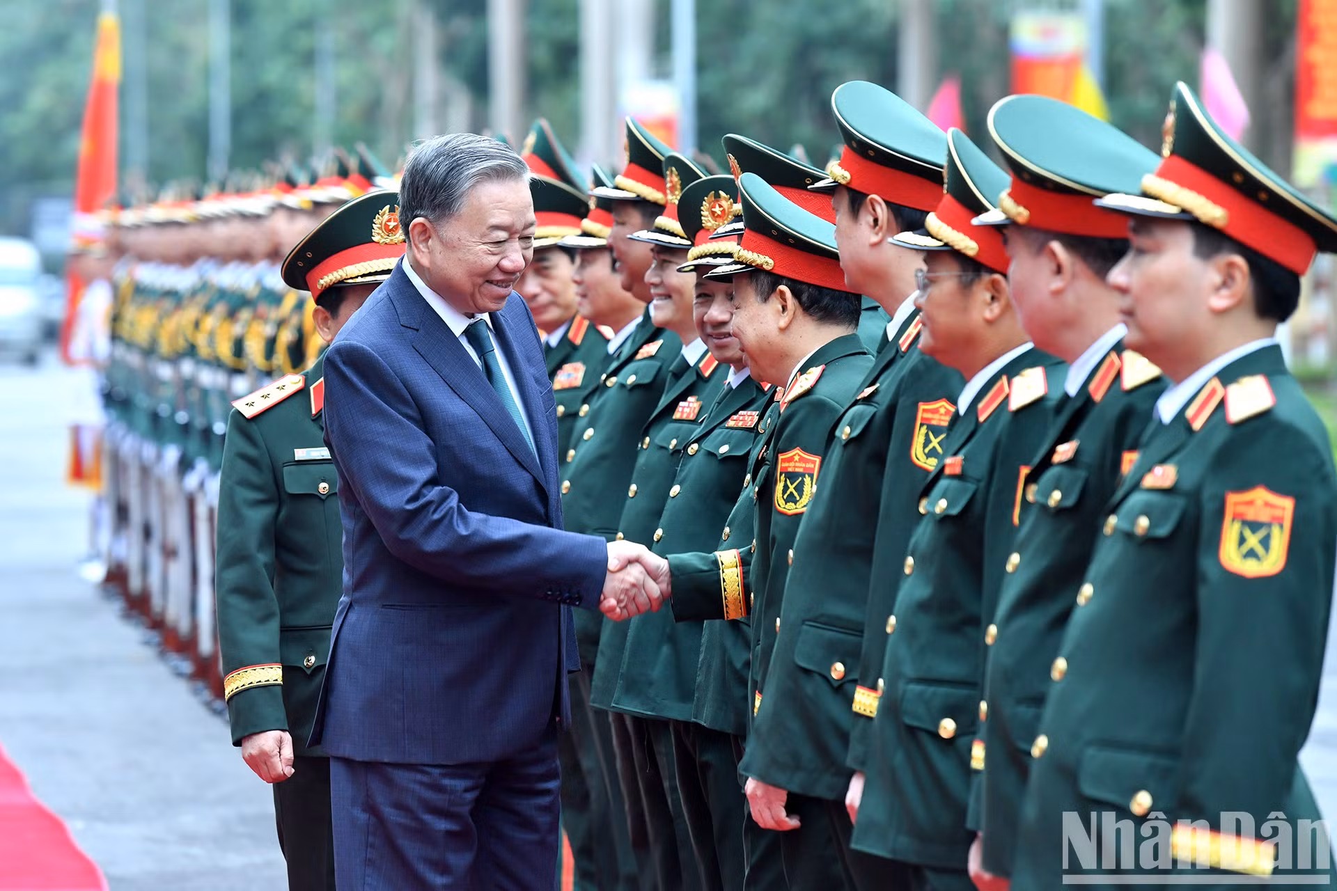 El líder partidista vietnamita y los delegados. El líder partidista vietnamita y los delegados.