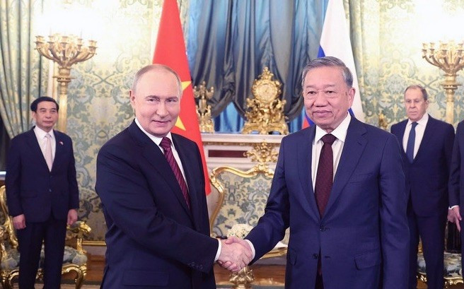 El secretario general del PCV, To Lam, sostiene reunión privada con el presidente ruso Vladimir Putin. (Foto: VNA) El secretario general del PCV, To Lam, sostiene reunión privada con el presidente ruso Vladimir Putin. (Foto: VNA)