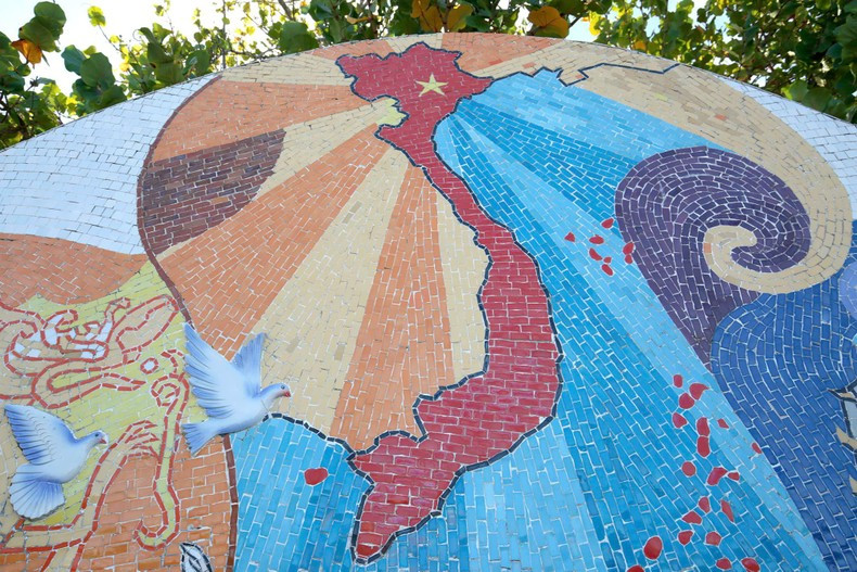 El mapa de Vietnam plasmado en cerámica. El mapa de Vietnam plasmado en cerámica.