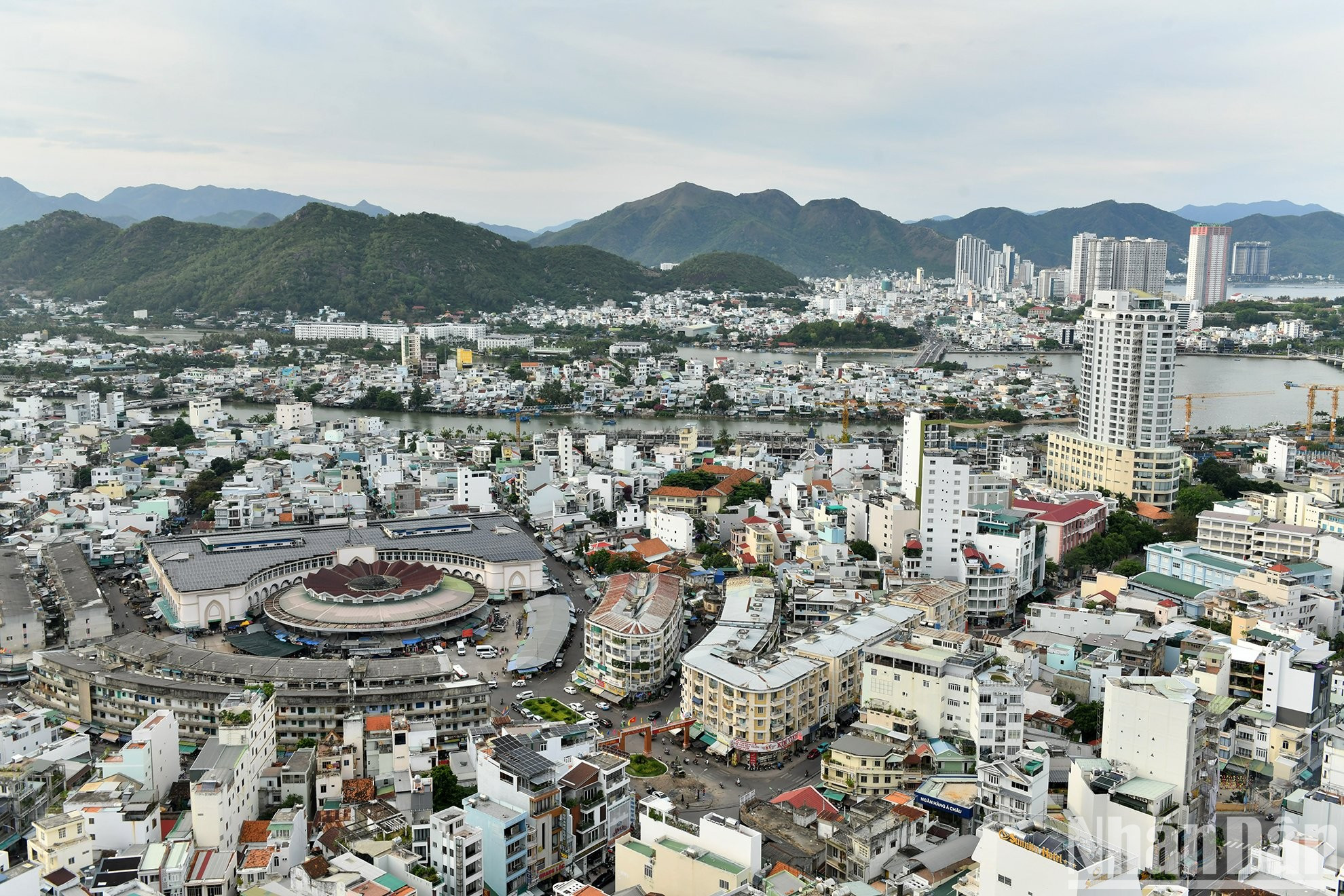 Descubrir Nha Trang, sede del Campeonato nacional de Tenis de mesa del periódico Nhan Dan
