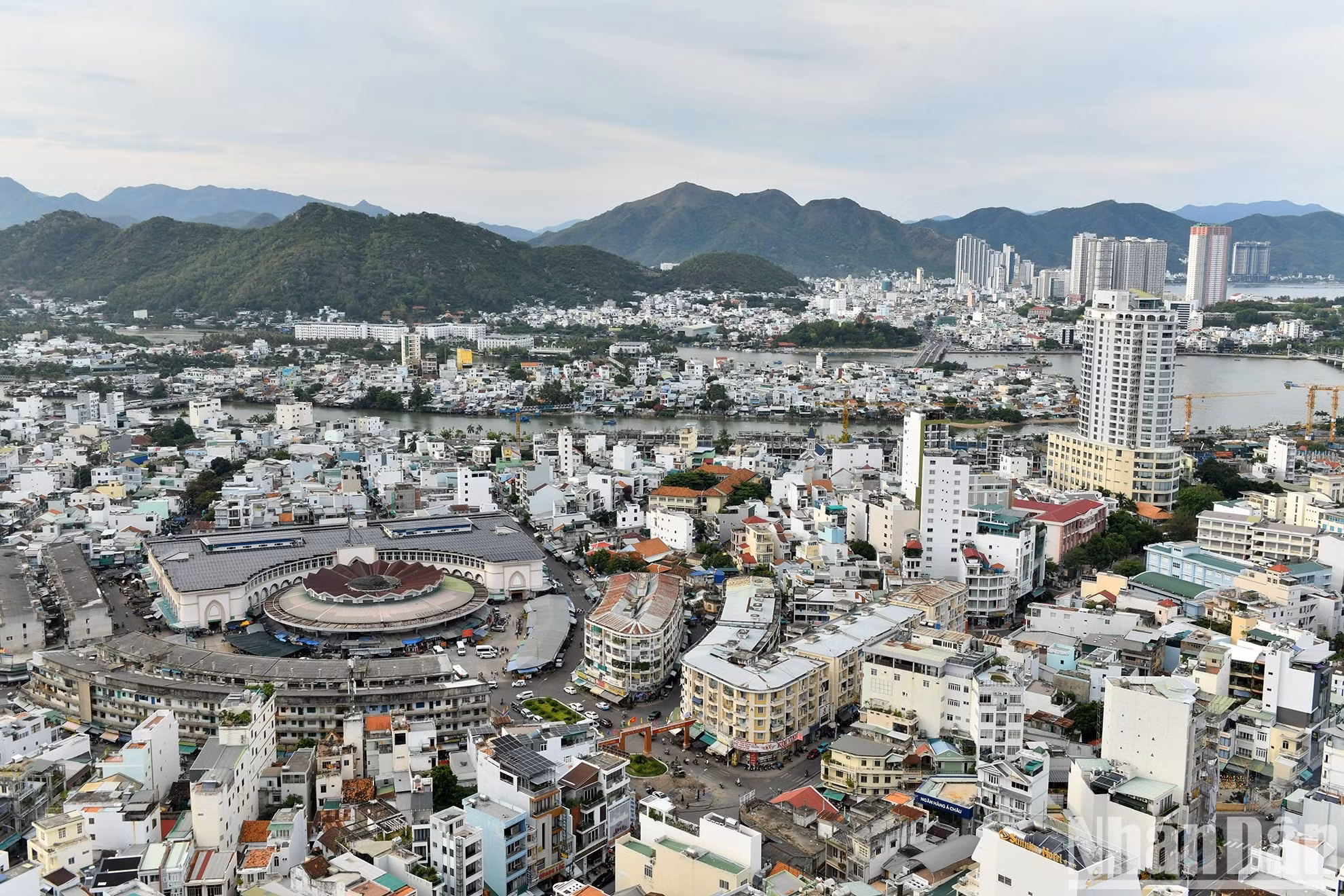 Descubrir Nha Trang, sede del Campeonato nacional de Tenis de mesa del periódico Nhan Dan