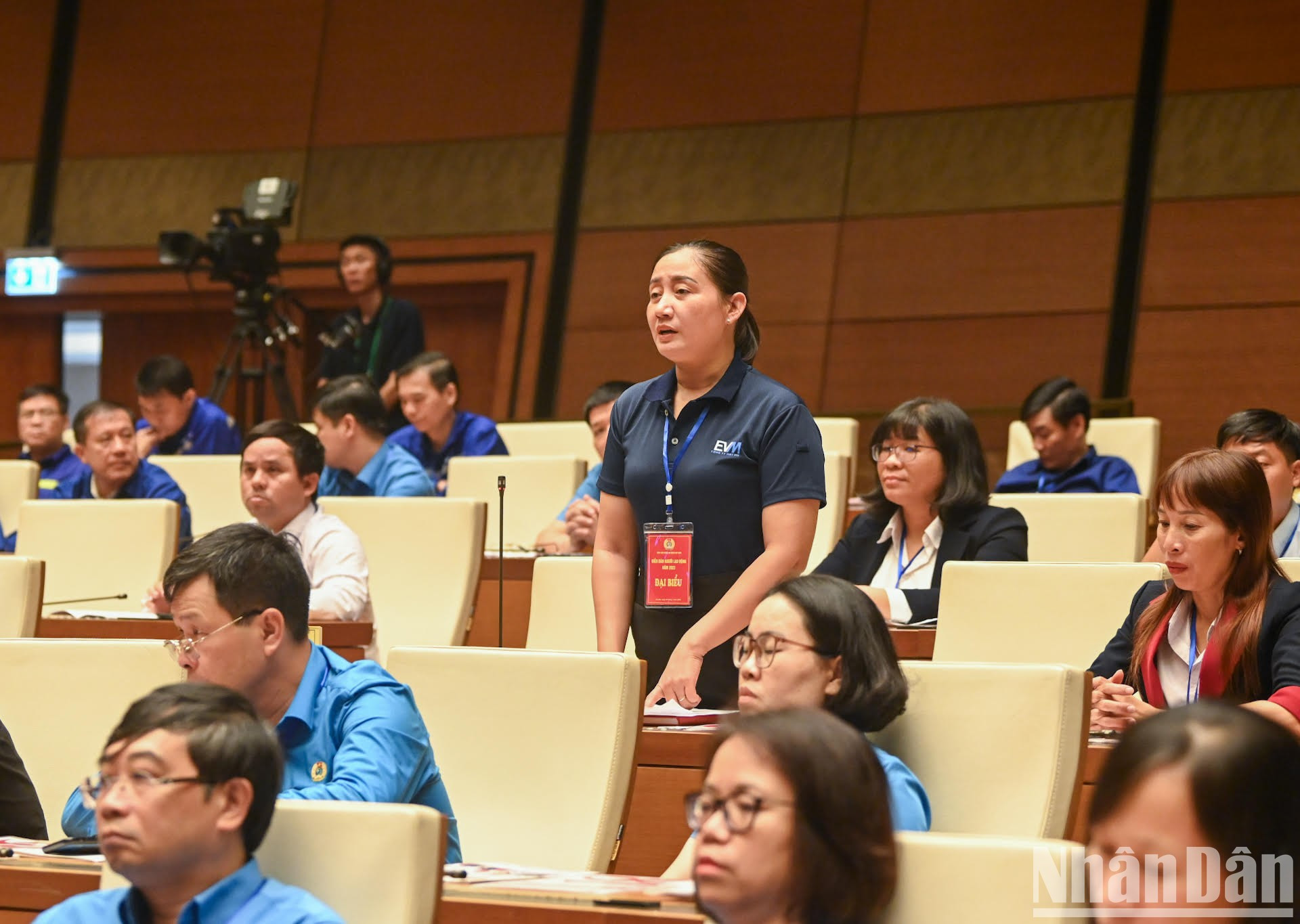 Dao Thi Loan, trabajadora en el parque industrial de Binh Duong, habló sobre el tema de la vivienda para los trabajadores.