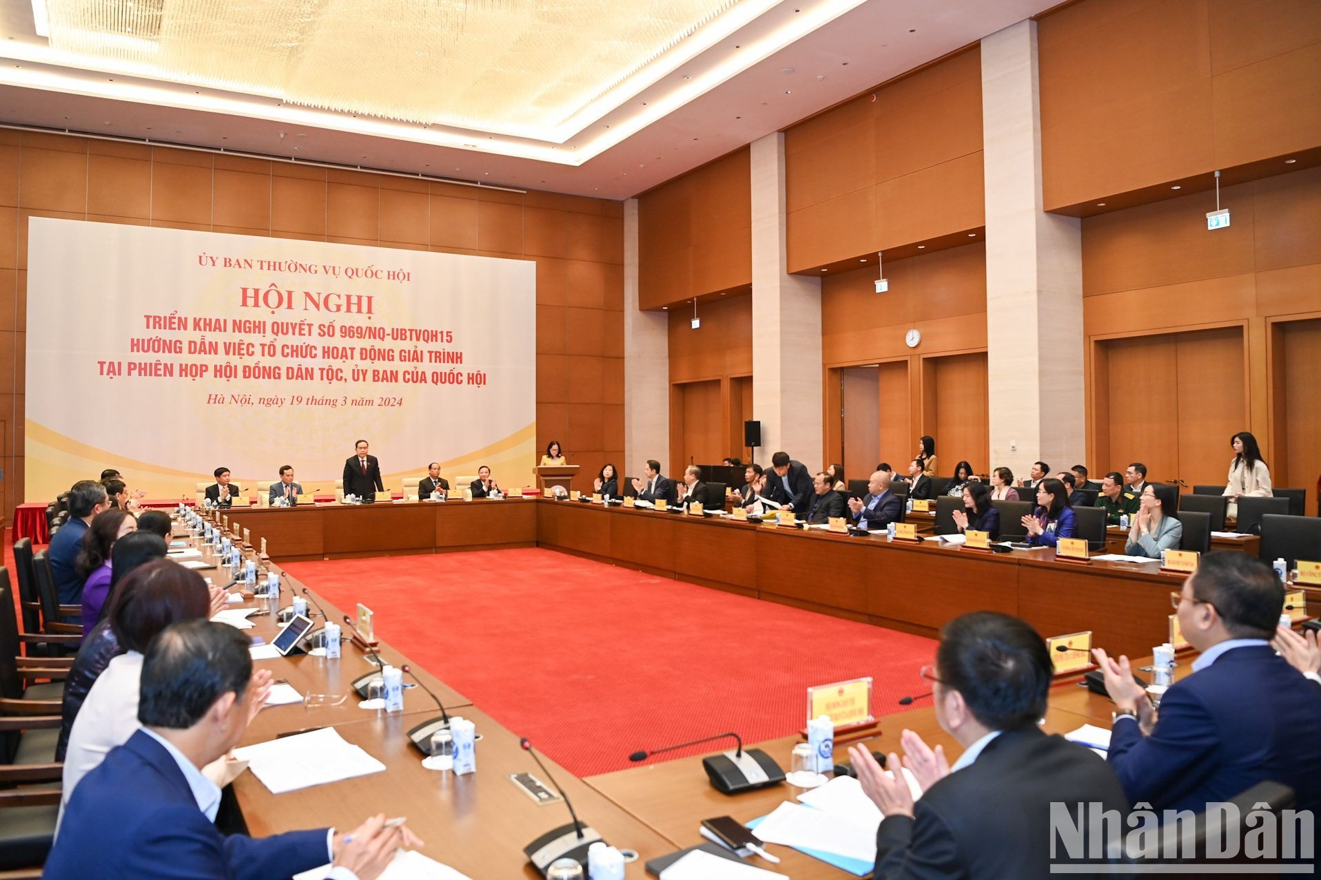 Escena de la conferencia.