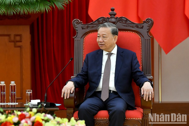 El líder partidista vietnamita habla en la recepción.