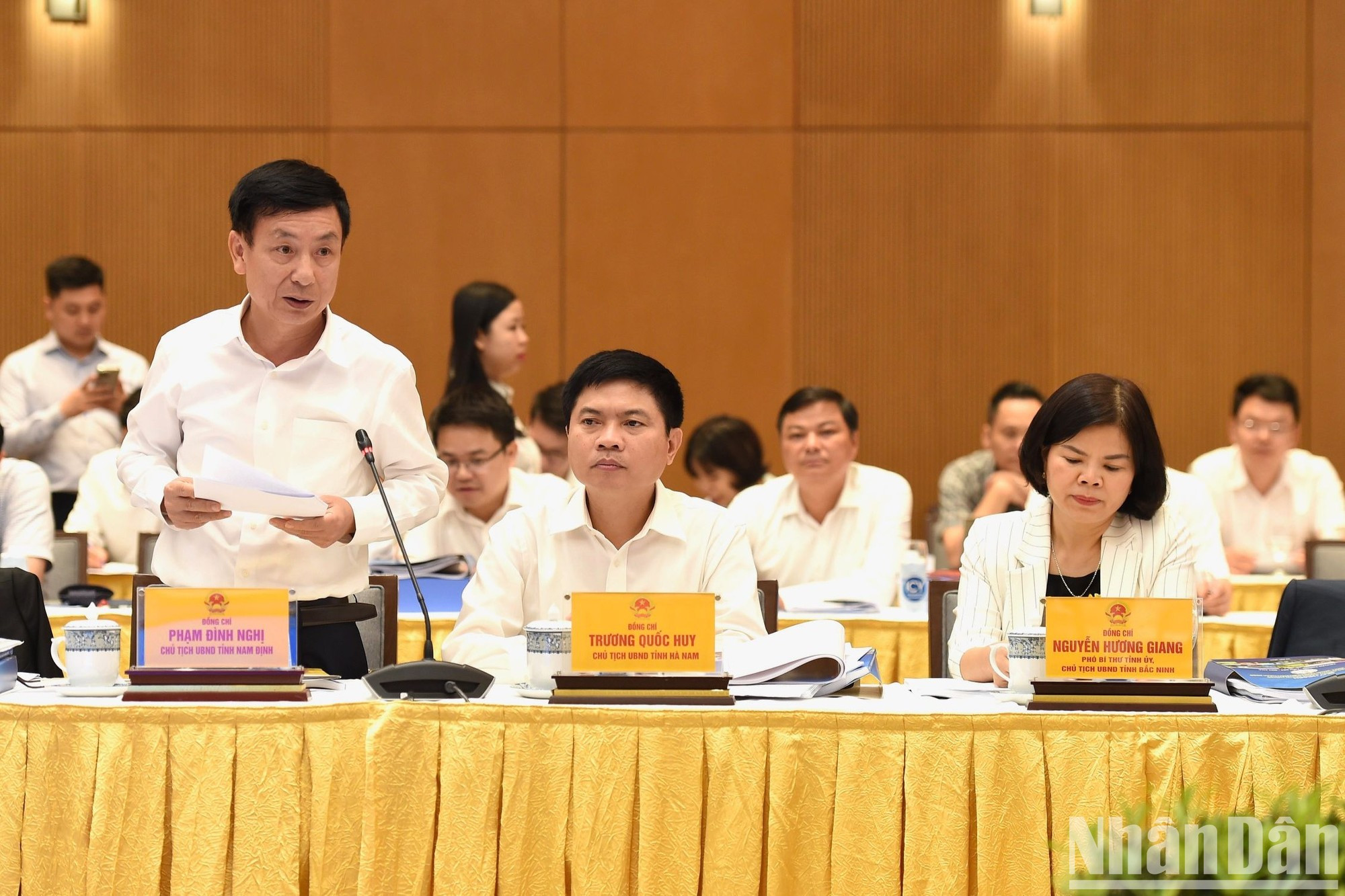 Pham Dinh Nghi, presidente del Comité Popular de la provincia de Nam Dinh. Pham Dinh Nghi, presidente del Comité Popular de la provincia de Nam Dinh.