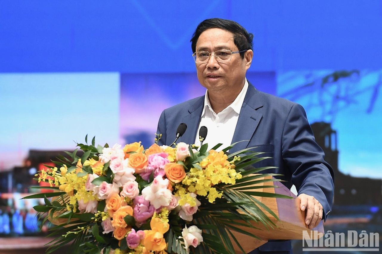 El primer ministro Pham Minh Chinh preside la reunión. El primer ministro Pham Minh Chinh preside la reunión.